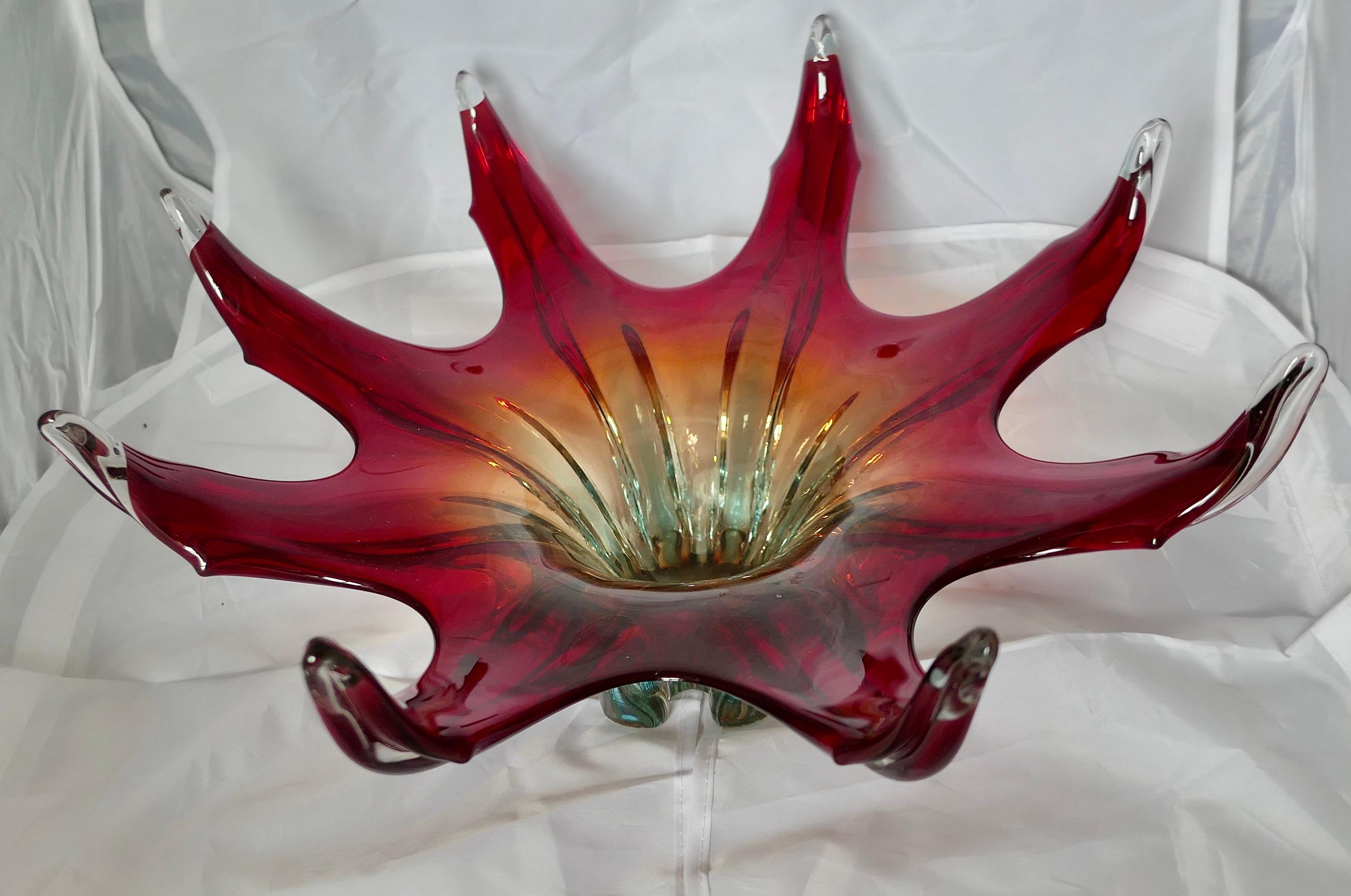 Milieu du XXe siècle Grand bol vintage en verre d'art de Murano Sommerso rouge, Italie, années 1960
