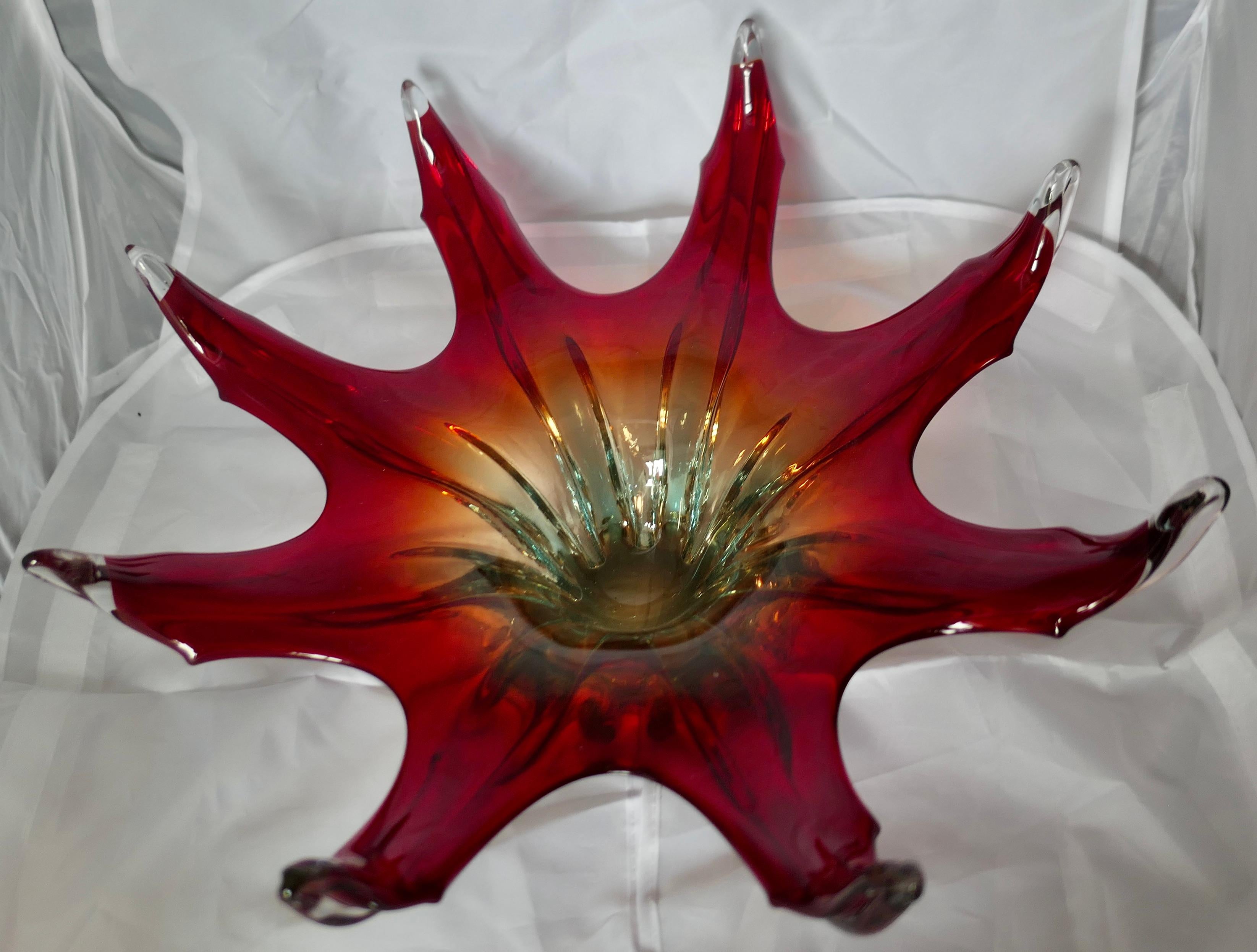 Verre de Murano Grand bol vintage en verre d'art de Murano Sommerso rouge, Italie, années 1960