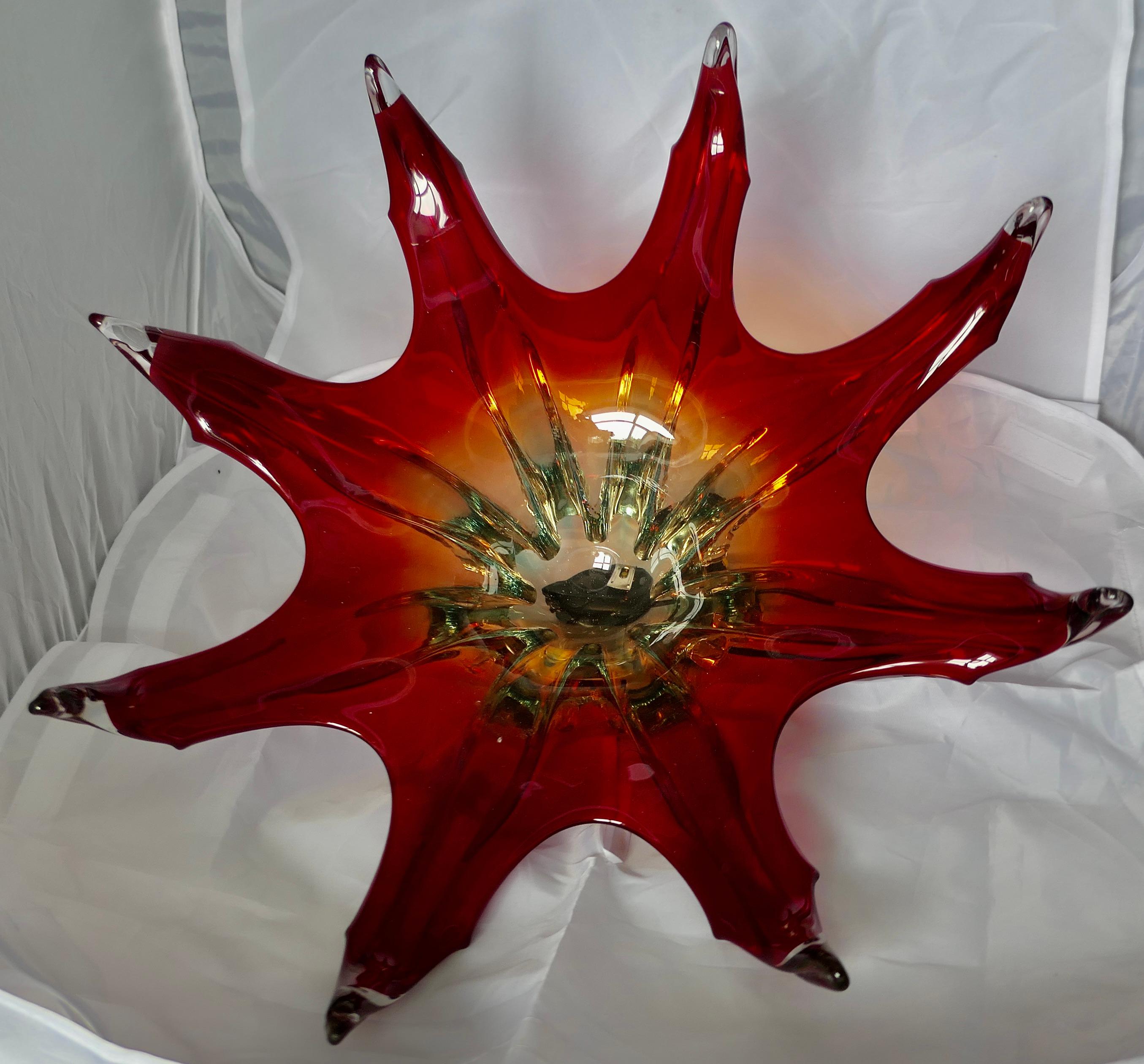 Grand bol vintage en verre d'art de Murano Sommerso rouge, Italie, années 1960 3