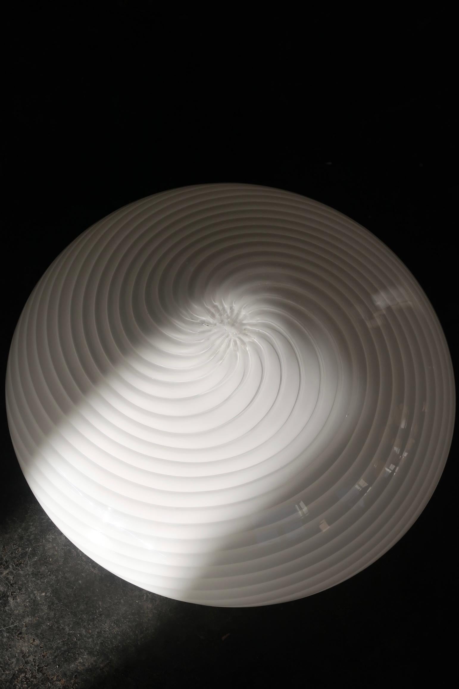 Vintage Murano plafond ceiling lamp / wall lamp. Mouth-blown white opal glass with swirl and white metal base. Handmade in Italy, 1970s. D: 42 cm⁠⁠ H: 16 cm.

