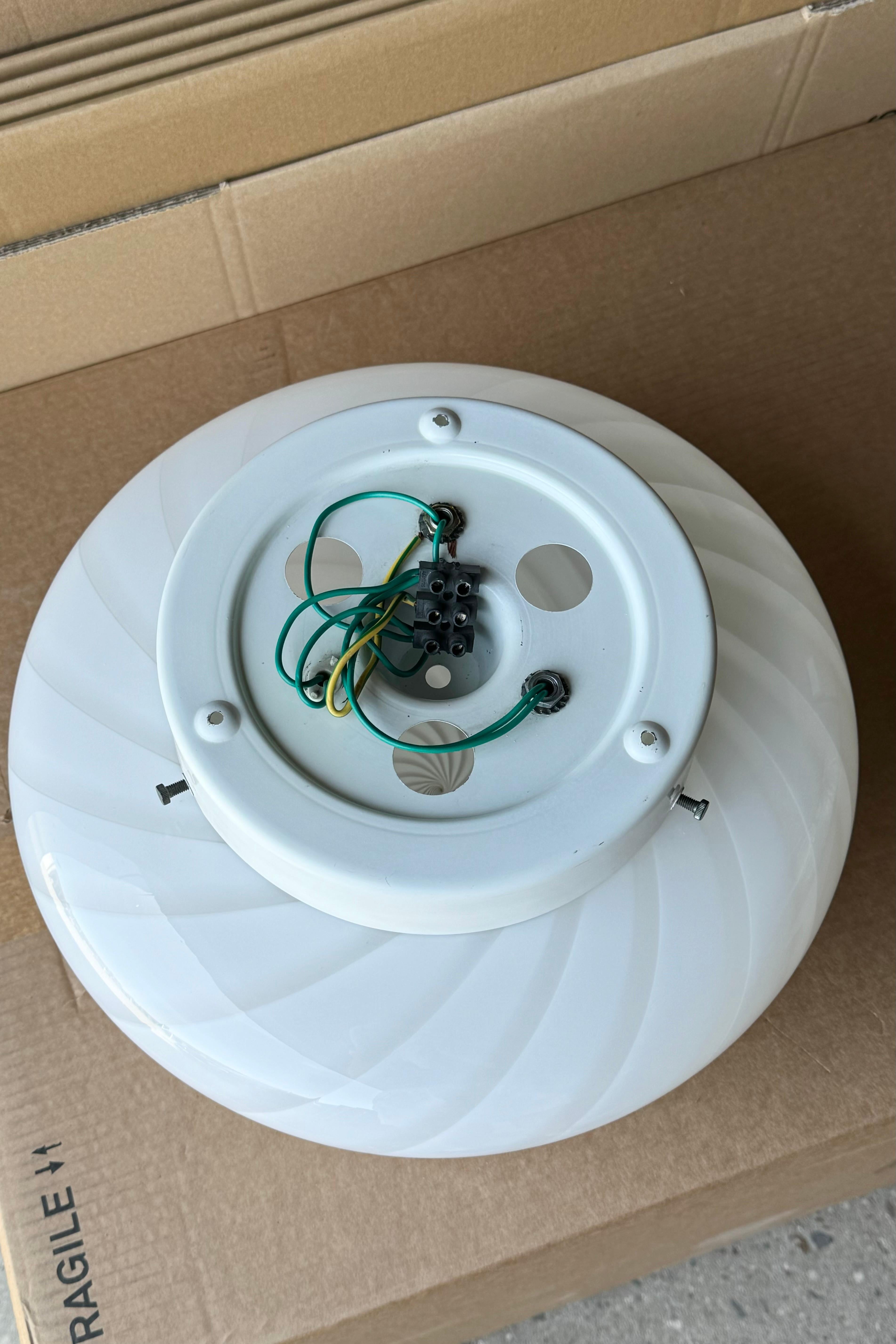 Large Vintage Murano Flush Mount Ceiling Lamp White Swirl Glass, Italy 1970s In Good Condition In København, DK
