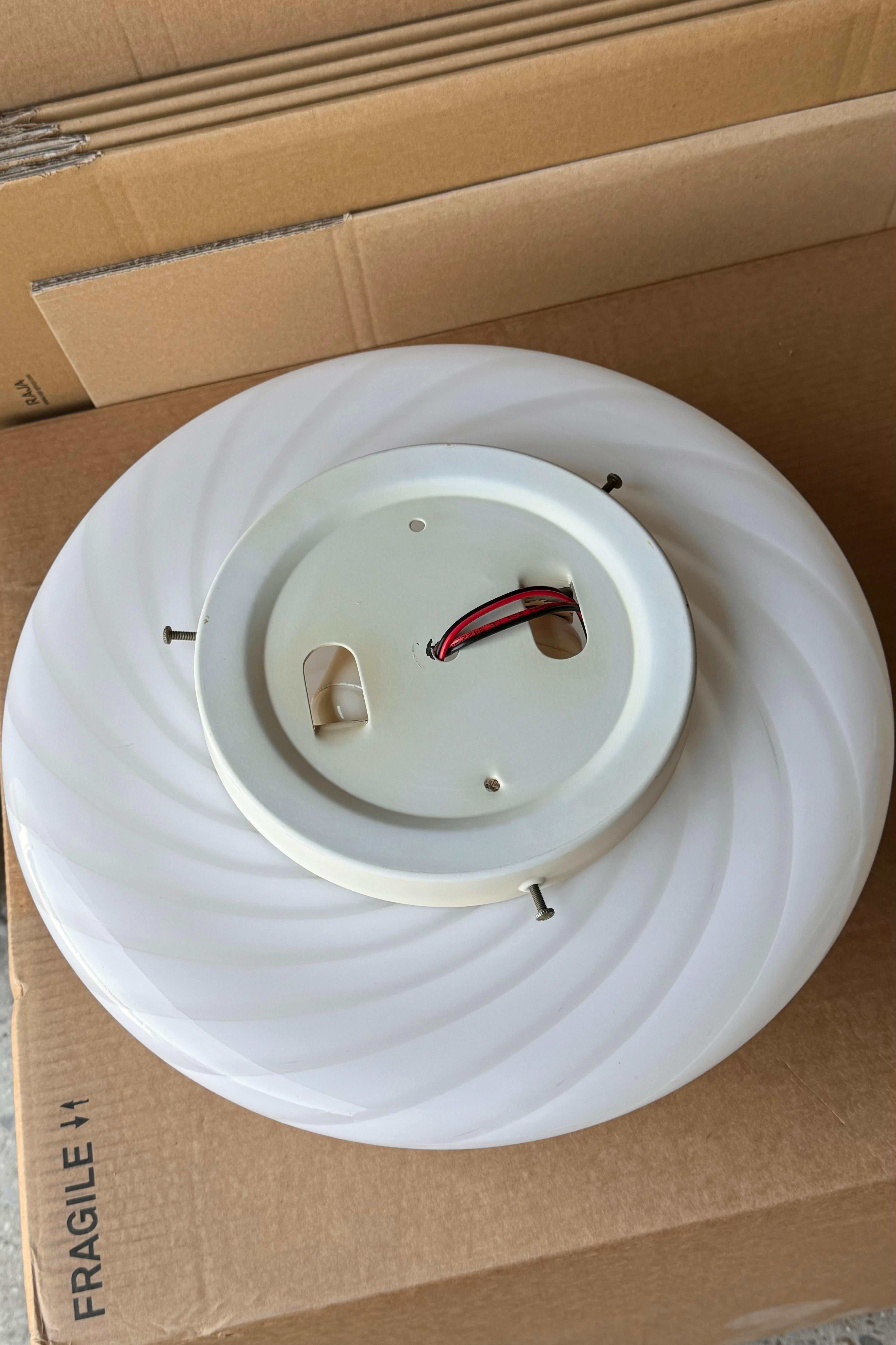 Large Vintage Murano Flush Mount Ceiling Lamp White Swirl Glass, Italy 1970s In Good Condition In København, DK