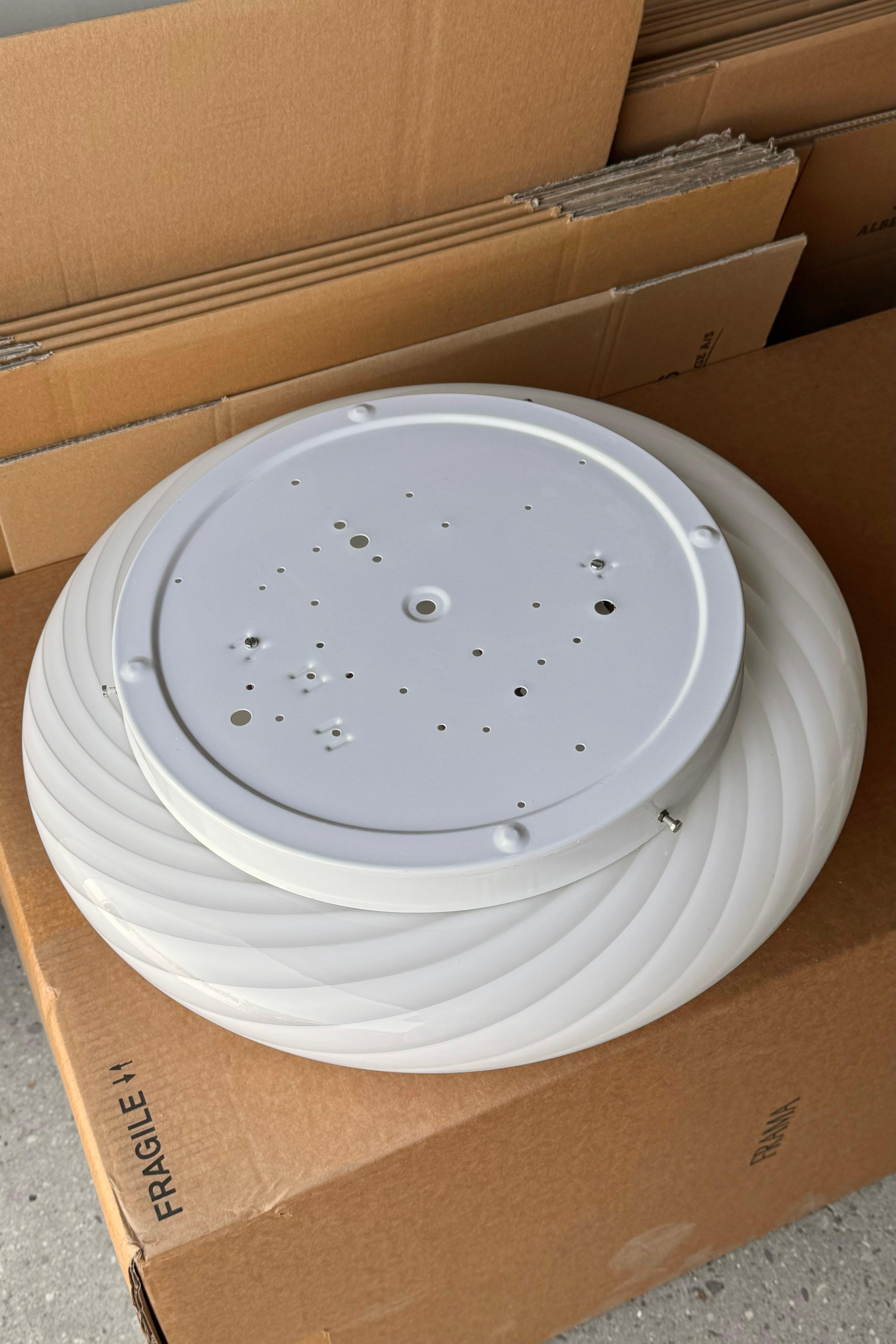 Large Vintage Murano Flush Mount Ceiling Lamp White Swirl Glass, Italy 1970s In Good Condition In København, DK