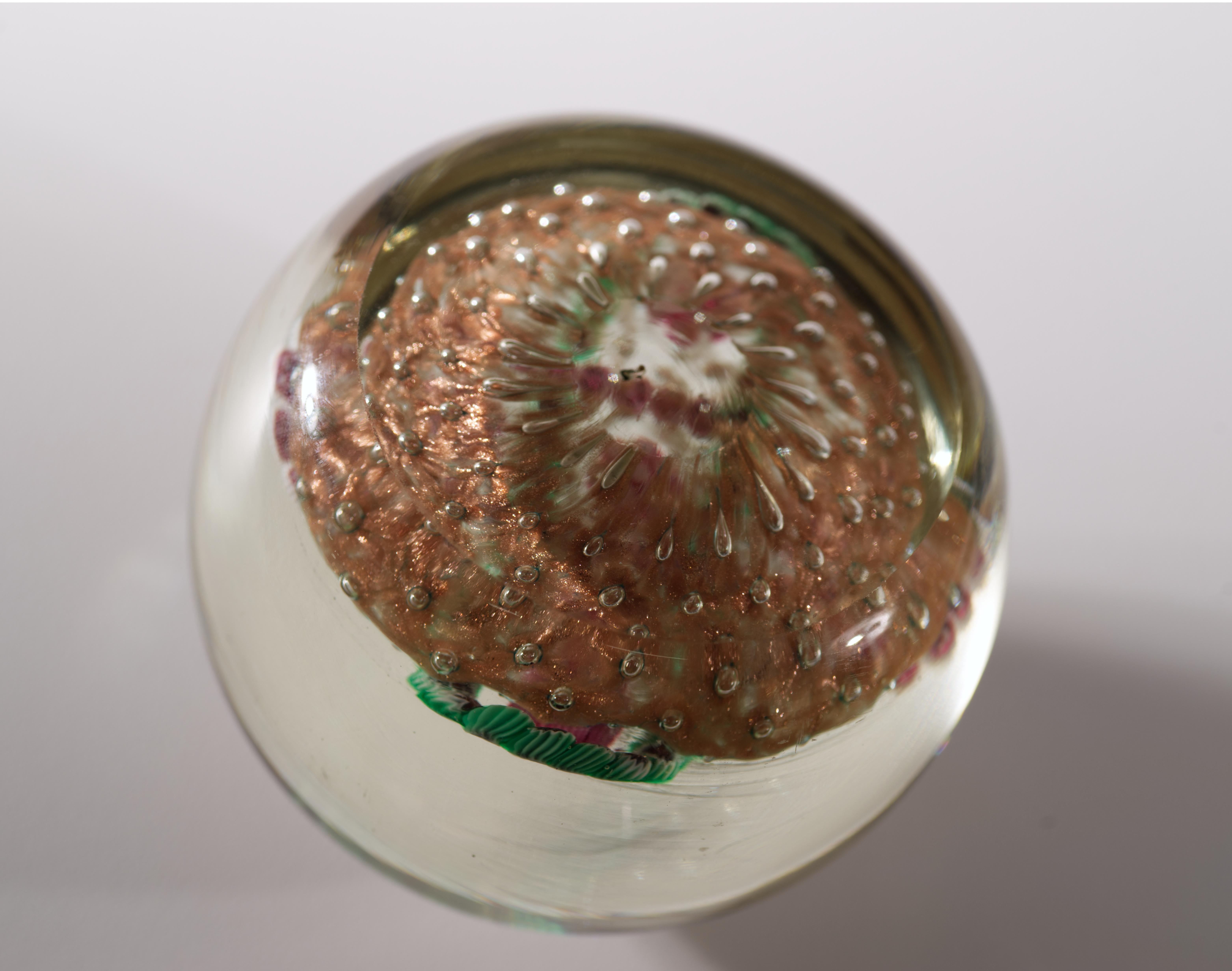 Großer Briefbeschwerer aus Murano-Glas mit Millefiori-Girlanden (20. Jahrhundert) im Angebot