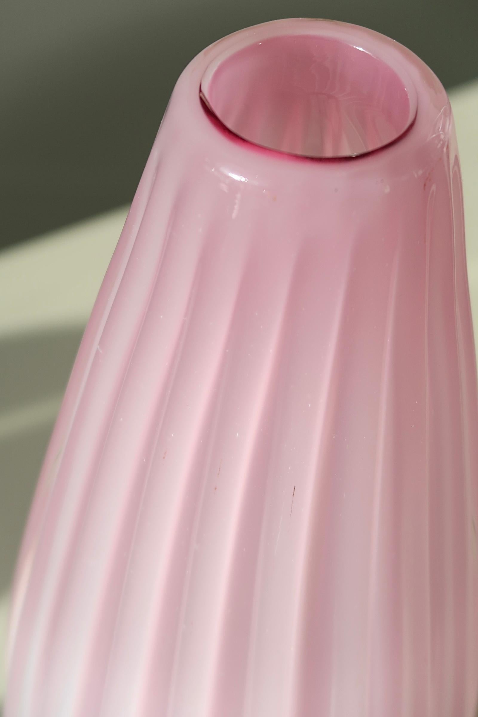 Mid-20th Century Large Vintage Murano Italian Alabastro Pink Ribbed Glass Vase