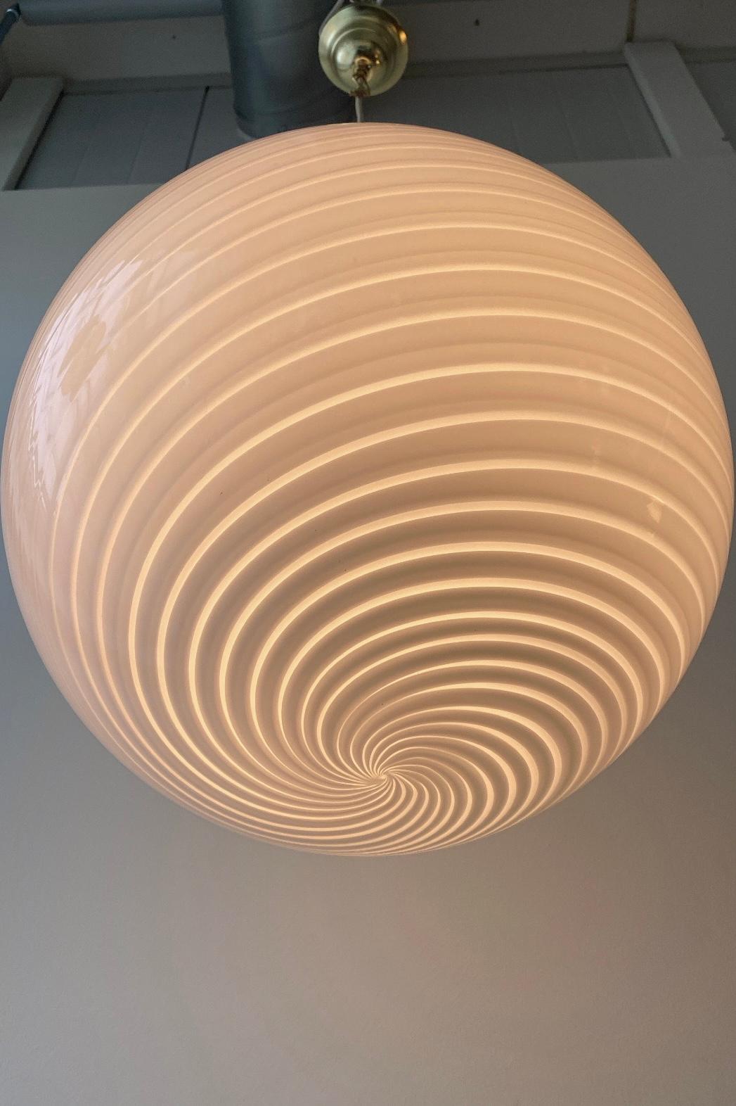 Large Vintage Murano Pendant Ceiling Lamp White Swirl Glass Original 70s Italian In Good Condition In Copenhagen, DK