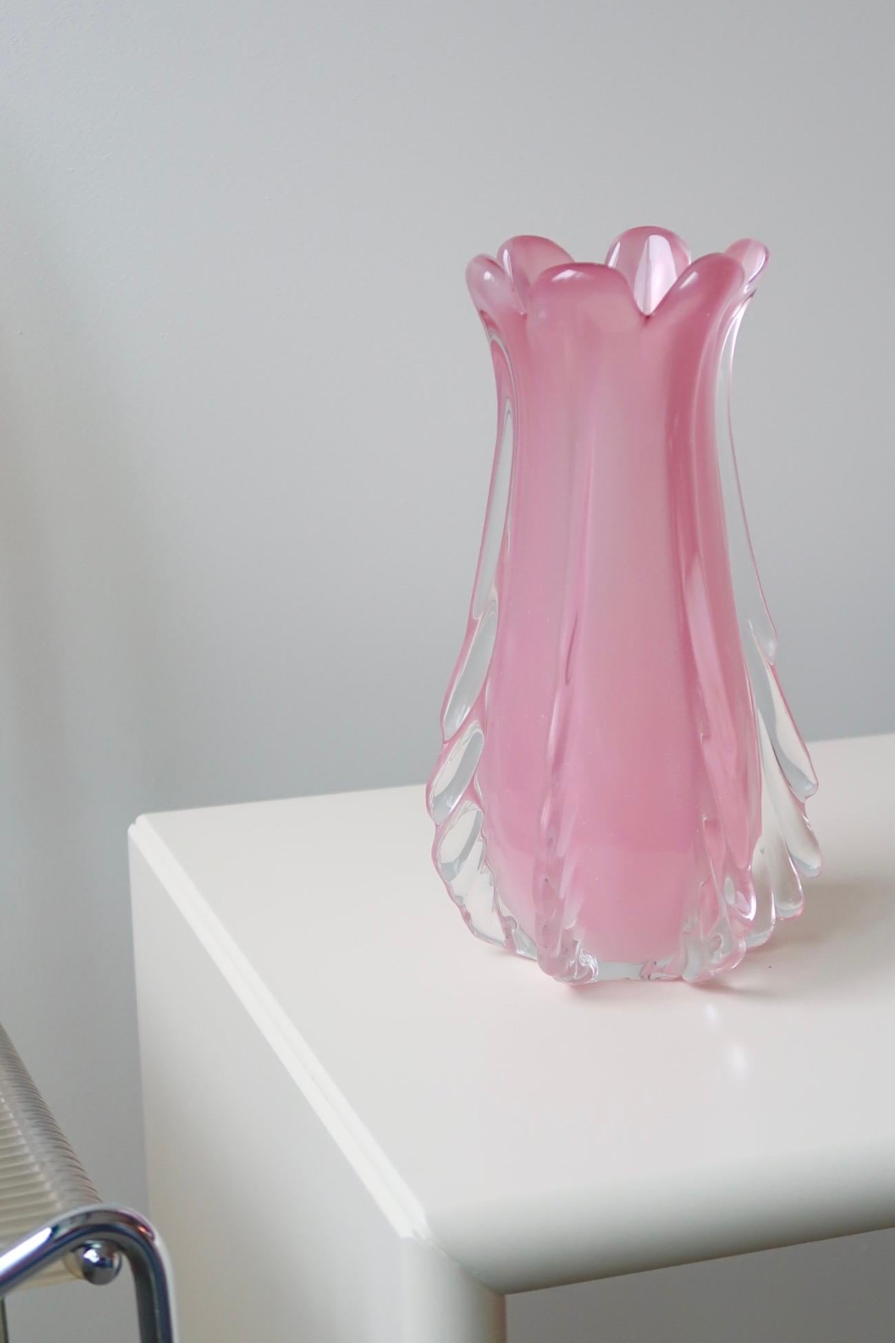 Large Vintage Murano Pink Ribbed Alabastro Opal Vase Mouth Blown Italian 1960s In Good Condition For Sale In Copenhagen, DK