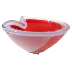 Grand bol géométrique en verre rouge et rose Sommerso de Murano des années 70