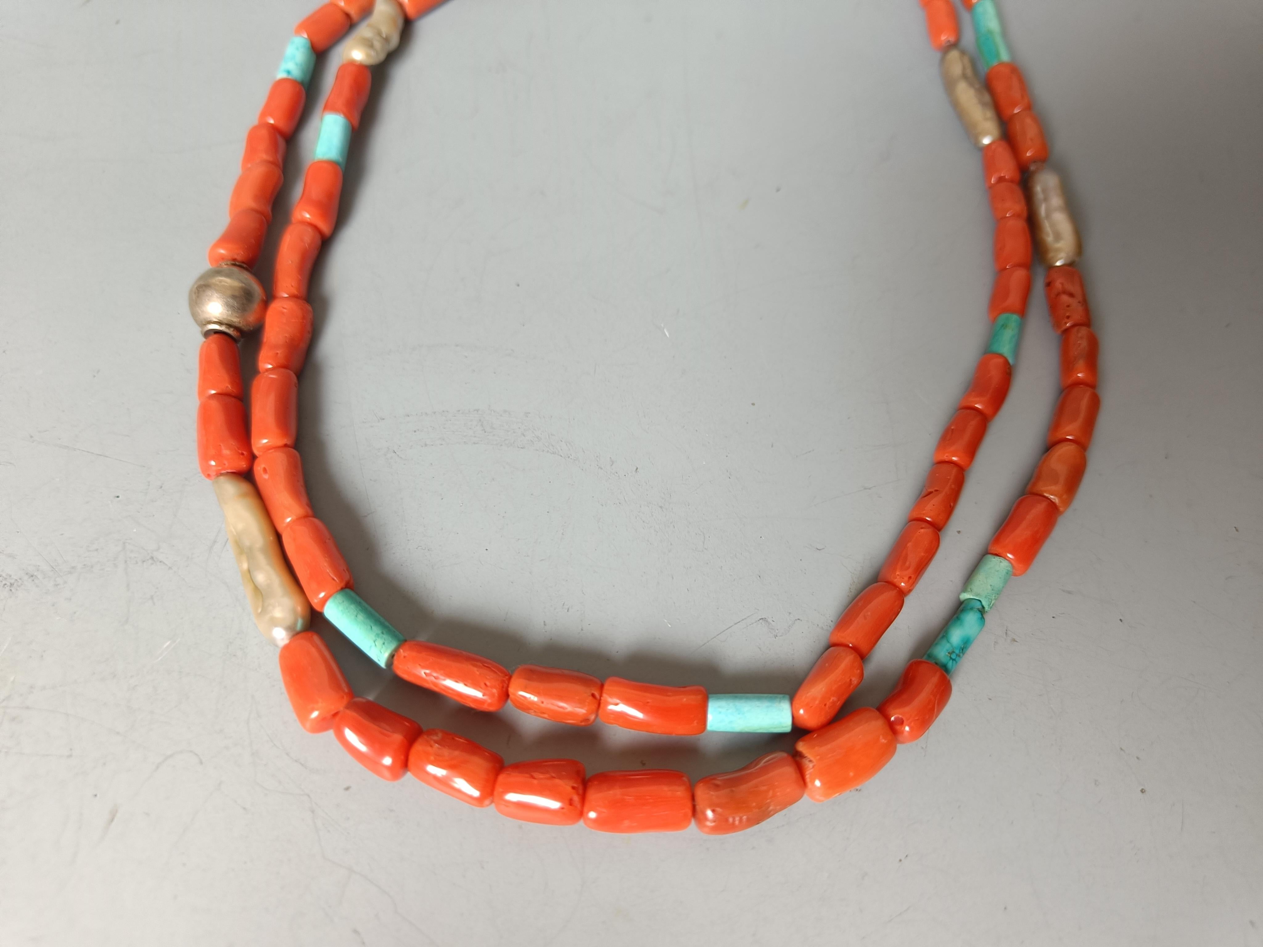 Large Vintage Native American South West style Coral turquoise Necklace In Good Condition For Sale In London, GB