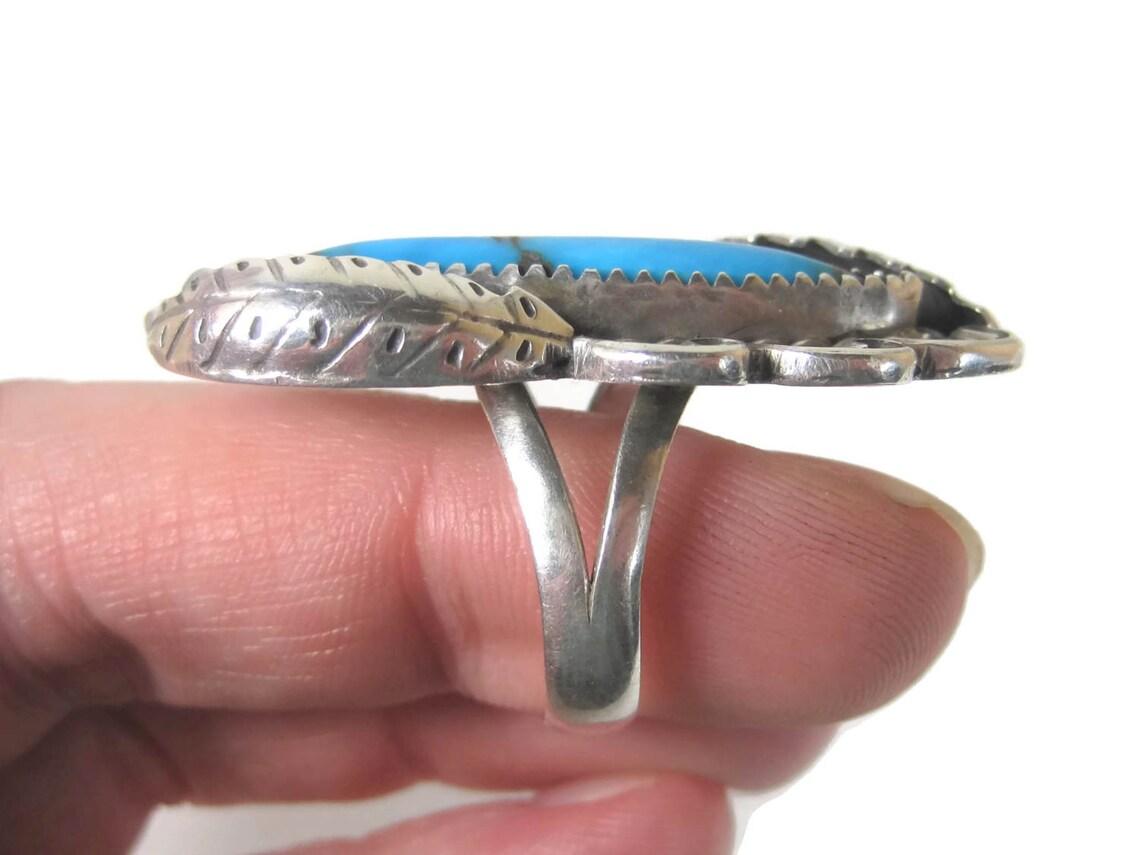 Large Vintage Navajo Turquoise Ring Size 8 For Sale 1