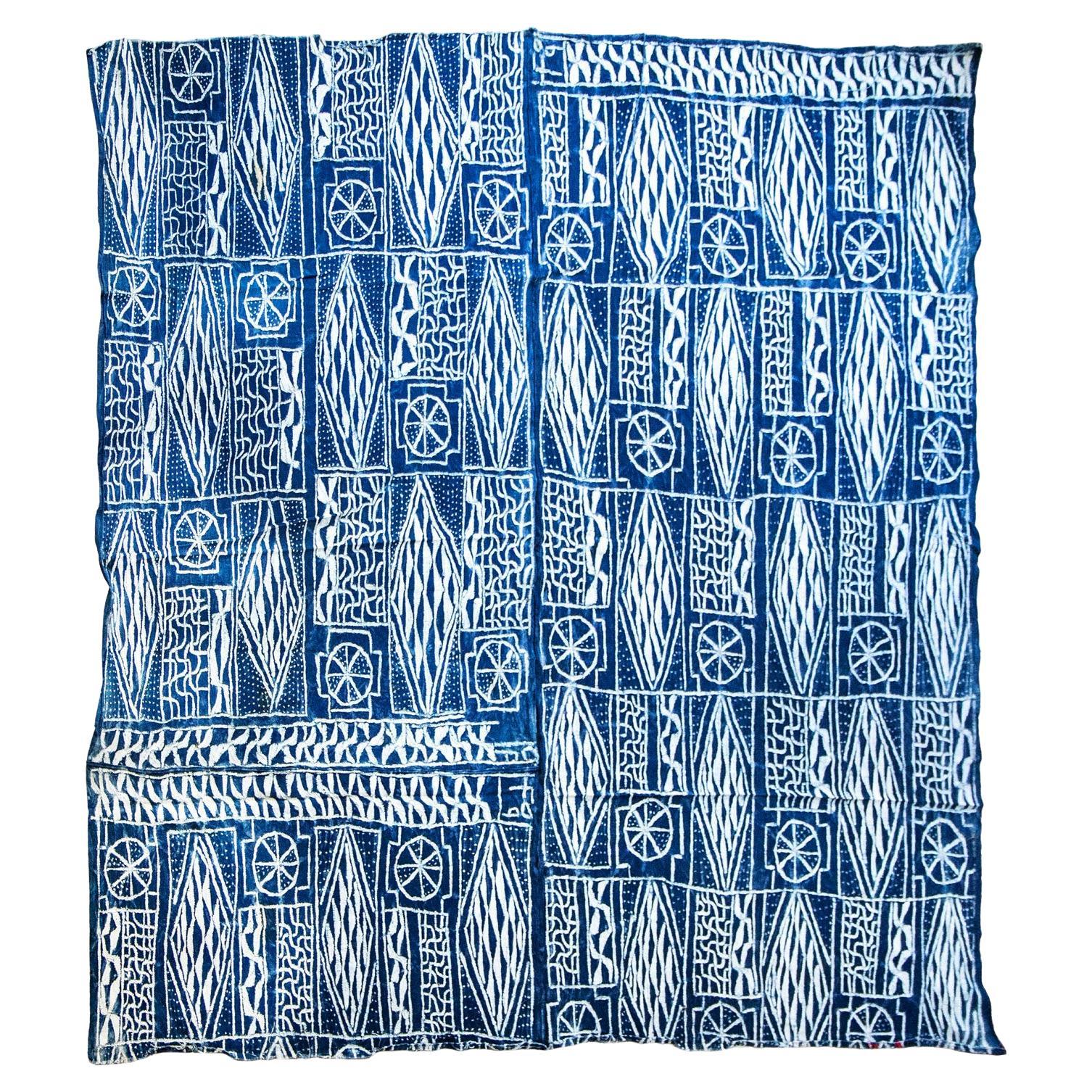 Grand tissu ou textile indigo "Ndop" d'époque, milieu du 20ème siècle ou plus ancien.  