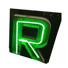 Großer neonfarbener Marquee-Schriftzug „R“ aus dem Panamerikanischen Auditorium
