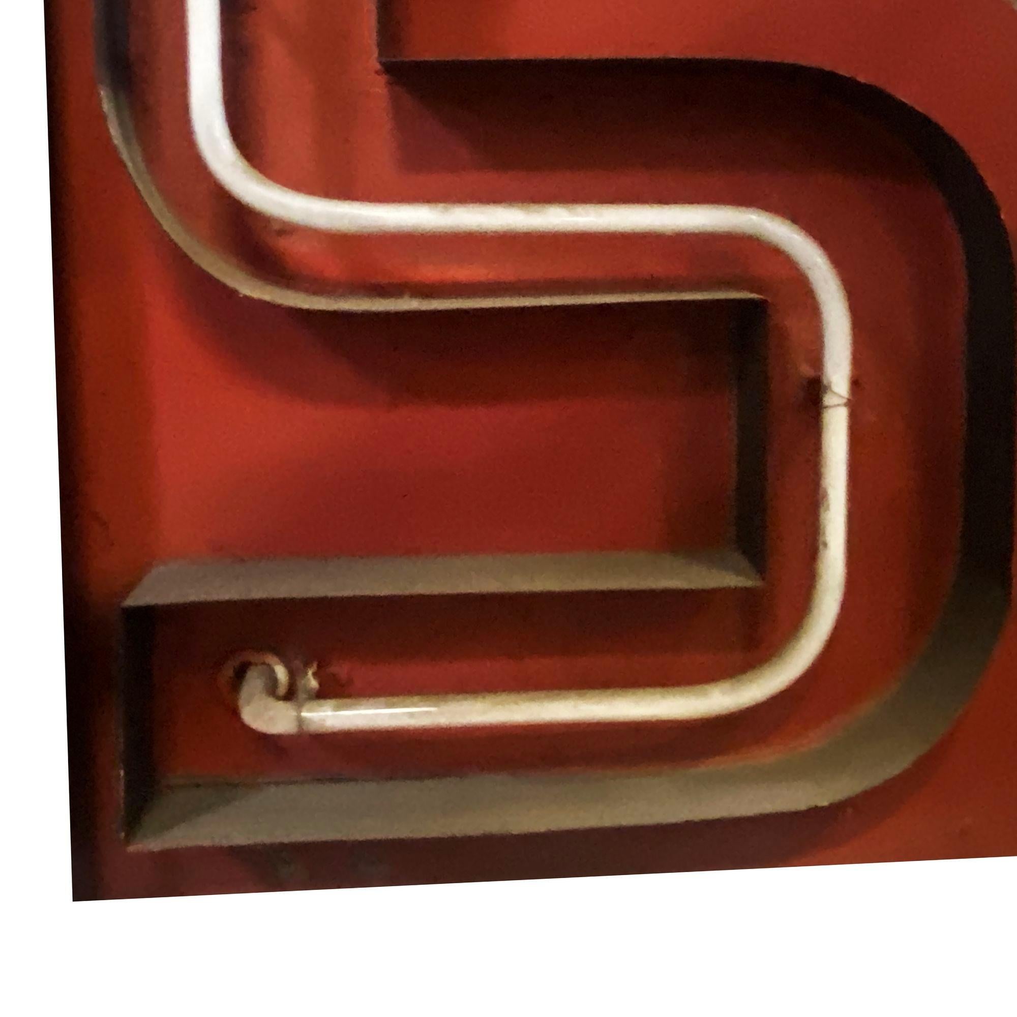 Grande lettre « S » en marqueterie fluo de l'auditorium d'Amérique du Nord Bon état - En vente à Van Nuys, CA