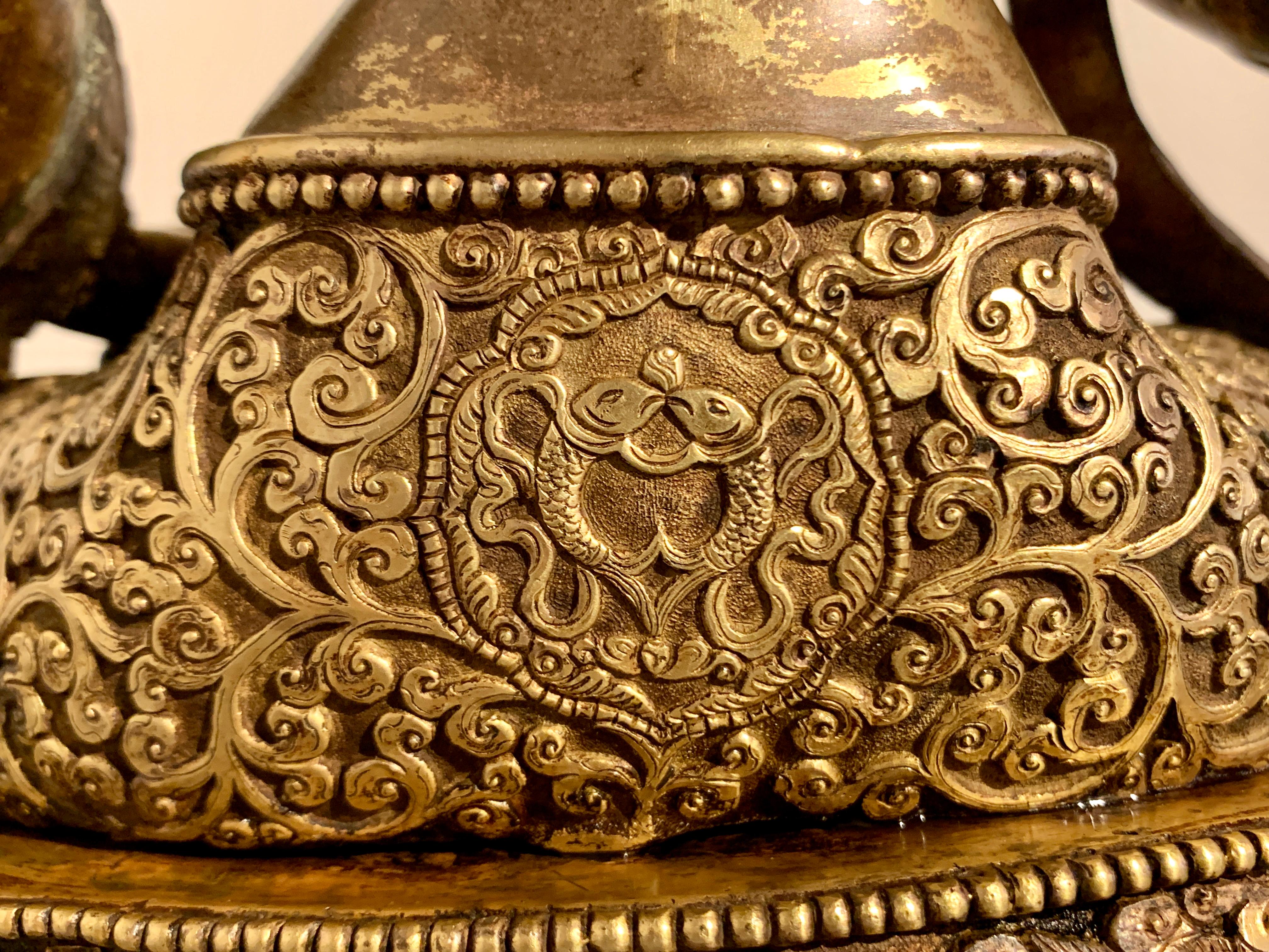 Gran buda nepalí vintage de bronce dorado Vajrasattva, mediados del siglo XX en venta 8