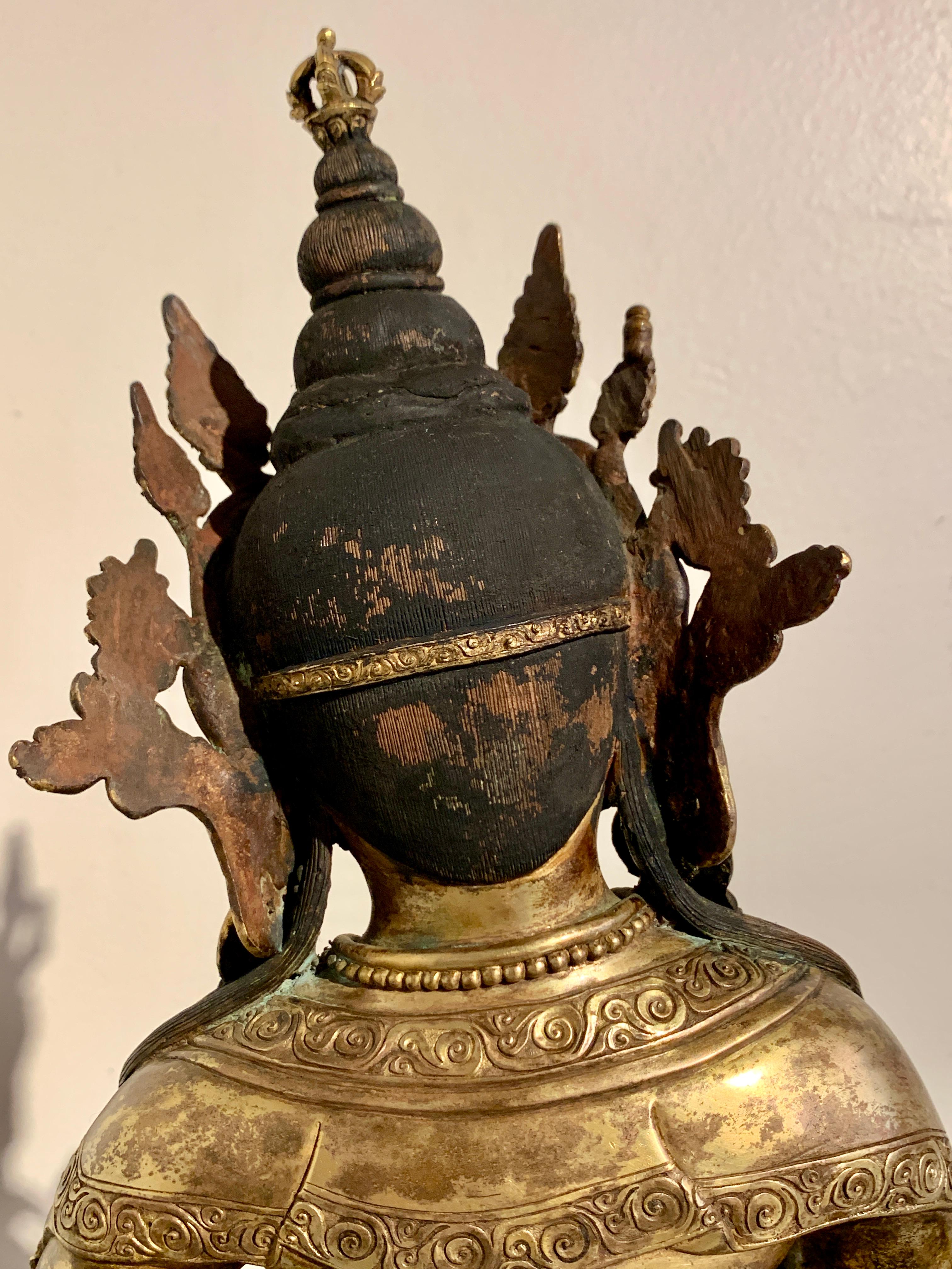 Gran buda nepalí vintage de bronce dorado Vajrasattva, mediados del siglo XX en venta 9