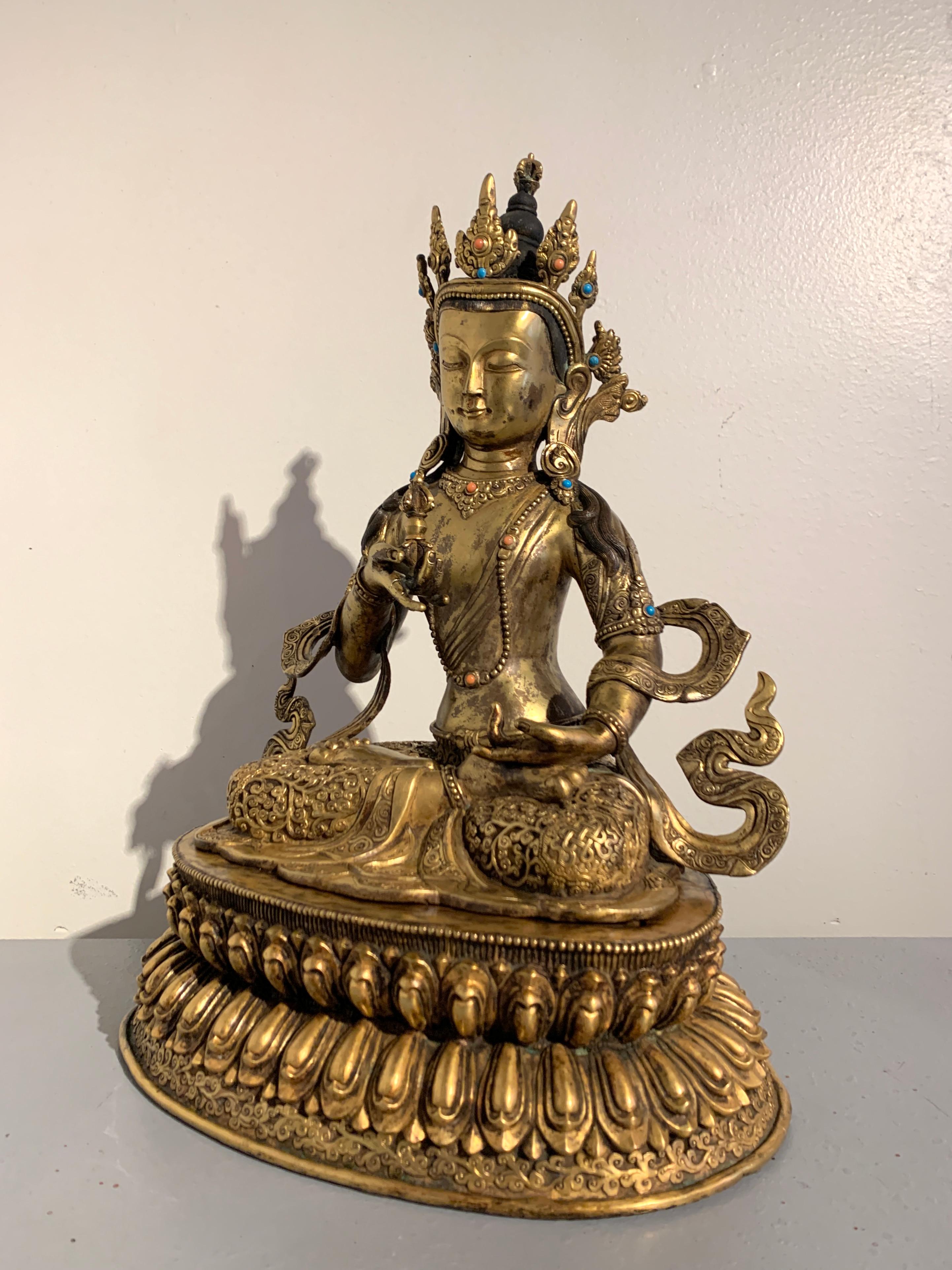 Népalais Grand Bouddha Vajrasattva népalais vintage en bronze doré, milieu du XXe siècle en vente