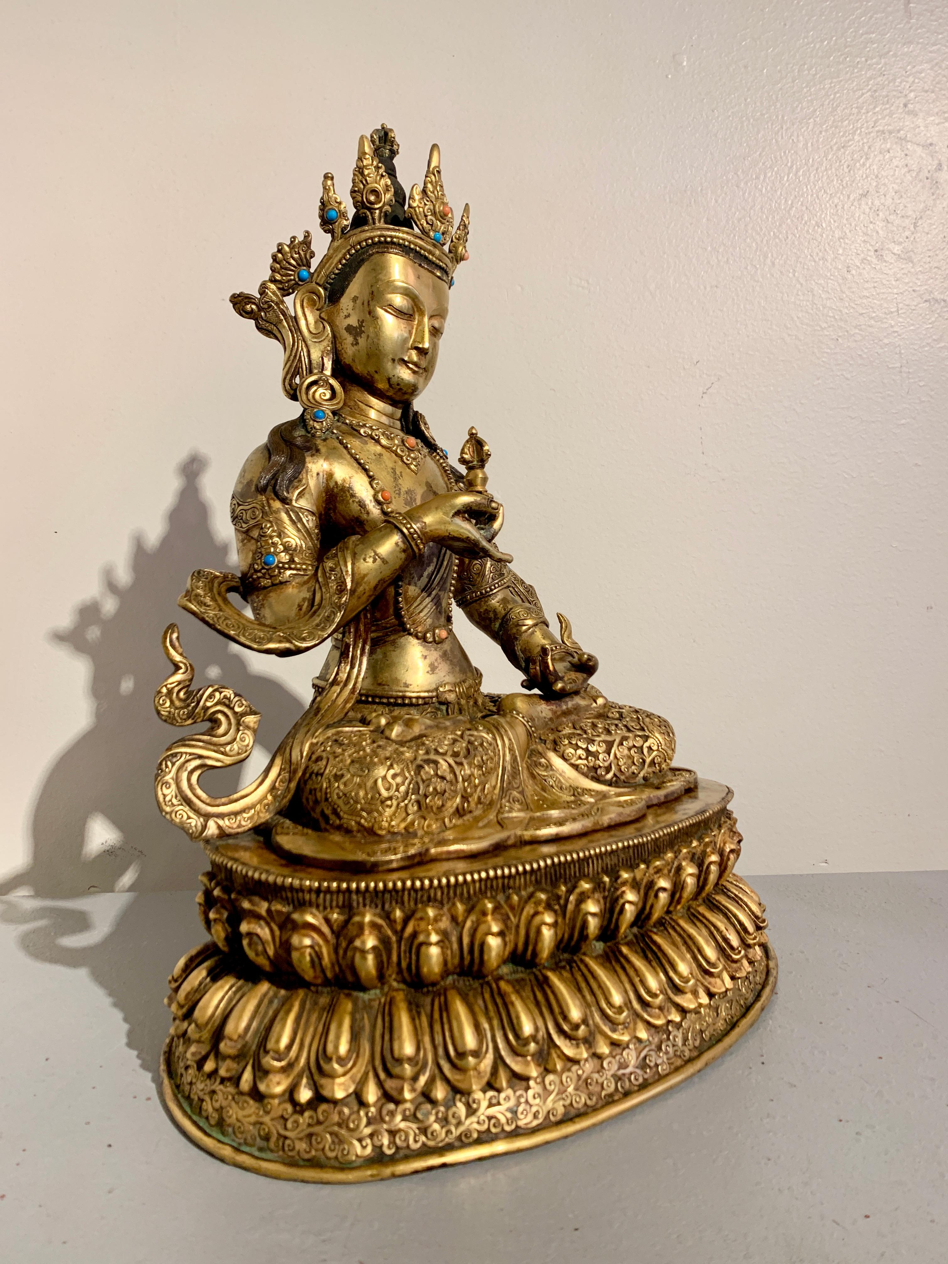 Bronze Grand Bouddha Vajrasattva népalais vintage en bronze doré, milieu du XXe siècle en vente