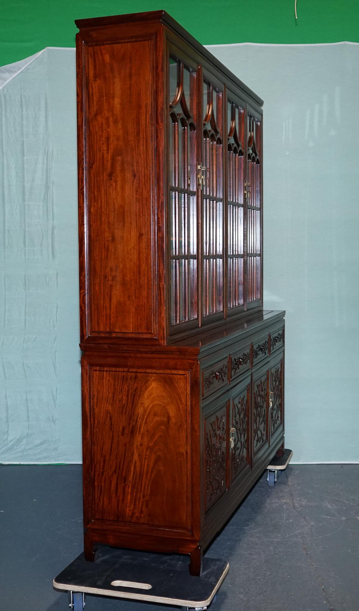 LARGE VINTAGE ORIENTAL CHINESE CARVED SOLID BOOKCASE DISPLAY CABINET WITH LiGHTS For Sale 4