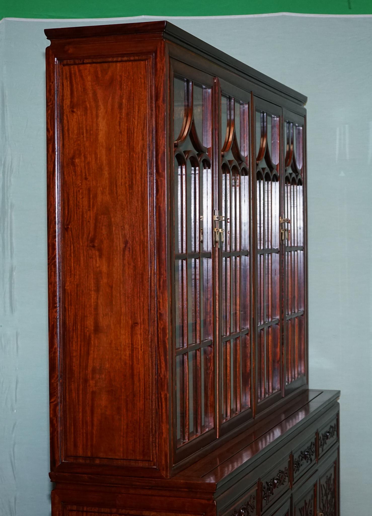 LARGE VINTAGE ORIENTAL CHINESE CARVED SOLID BOOKCASE DISPLAY CABINET WITH LiGHTS For Sale 5
