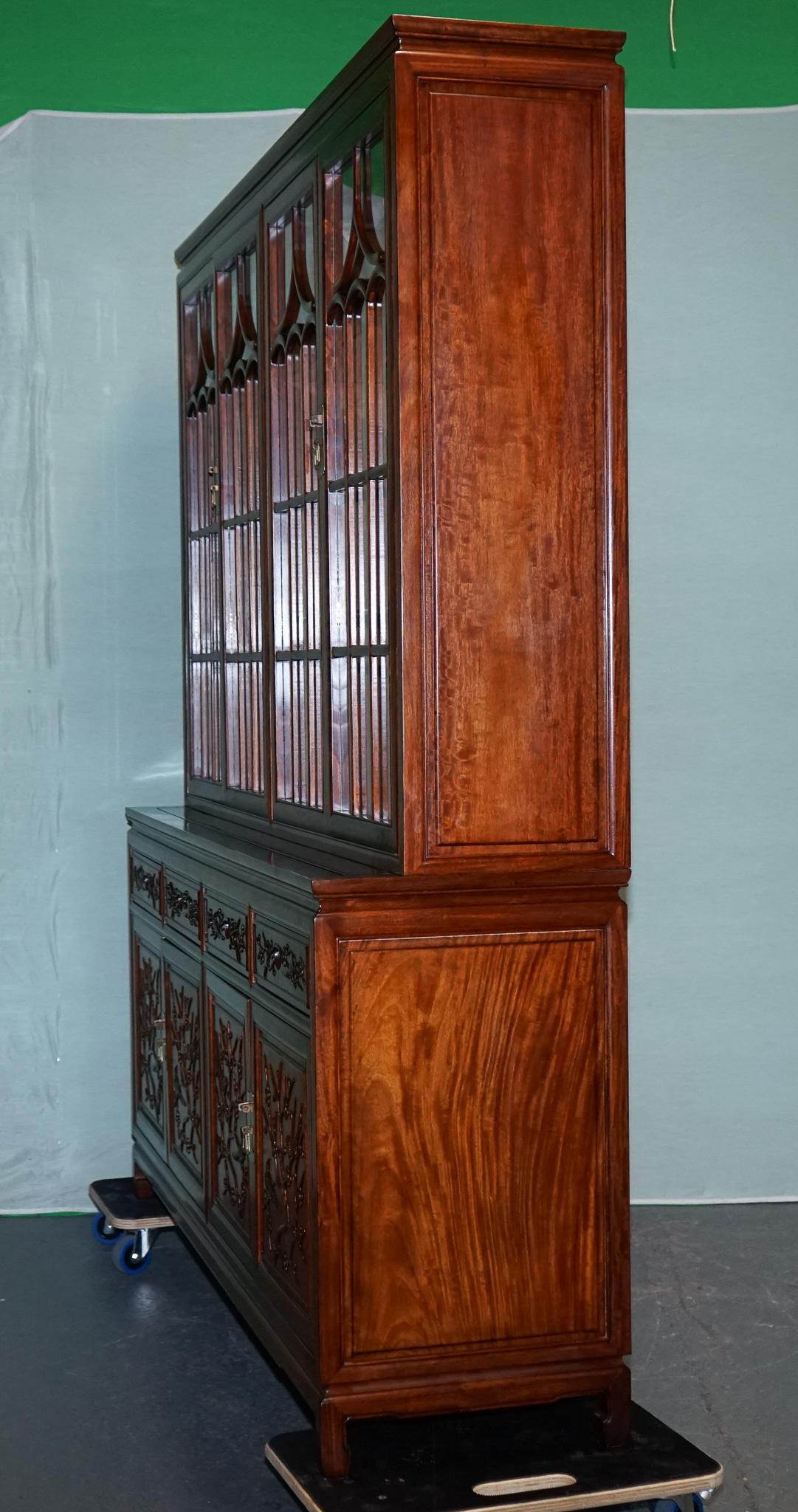 LARGE VINTAGE ORIENTAL CHINESE CARVED SOLID BOOKCASE DISPLAY CABINET WITH LiGHTS For Sale 7
