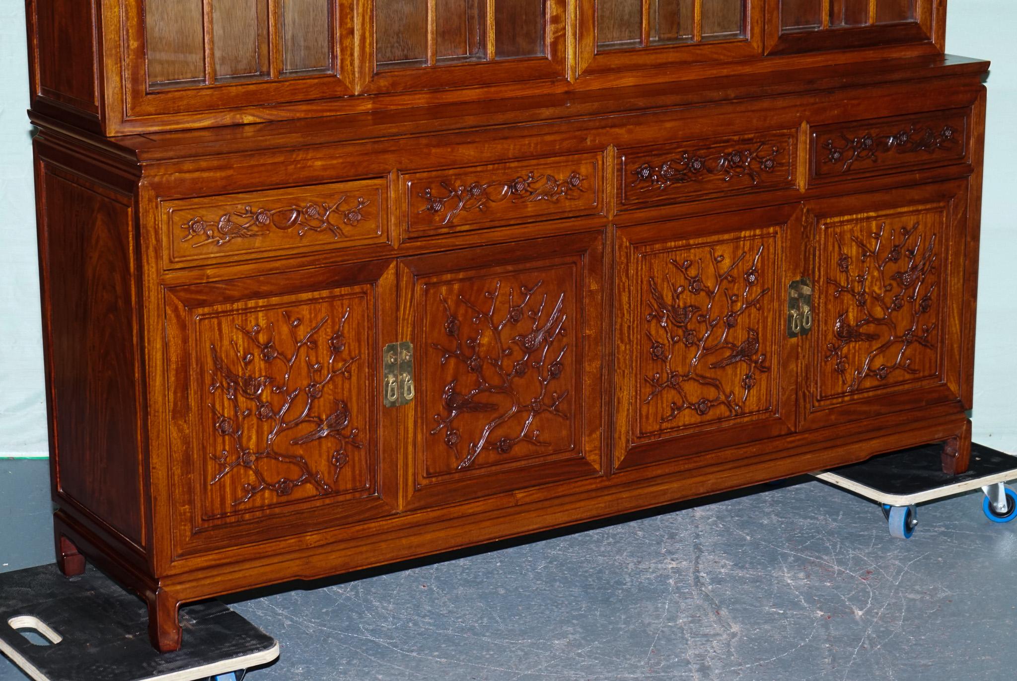 LARGE VINTAGE ORIENTAL CHINESE CARVED SOLID BOOKCASE DISPLAY CABINET WITH LiGHTS For Sale 10