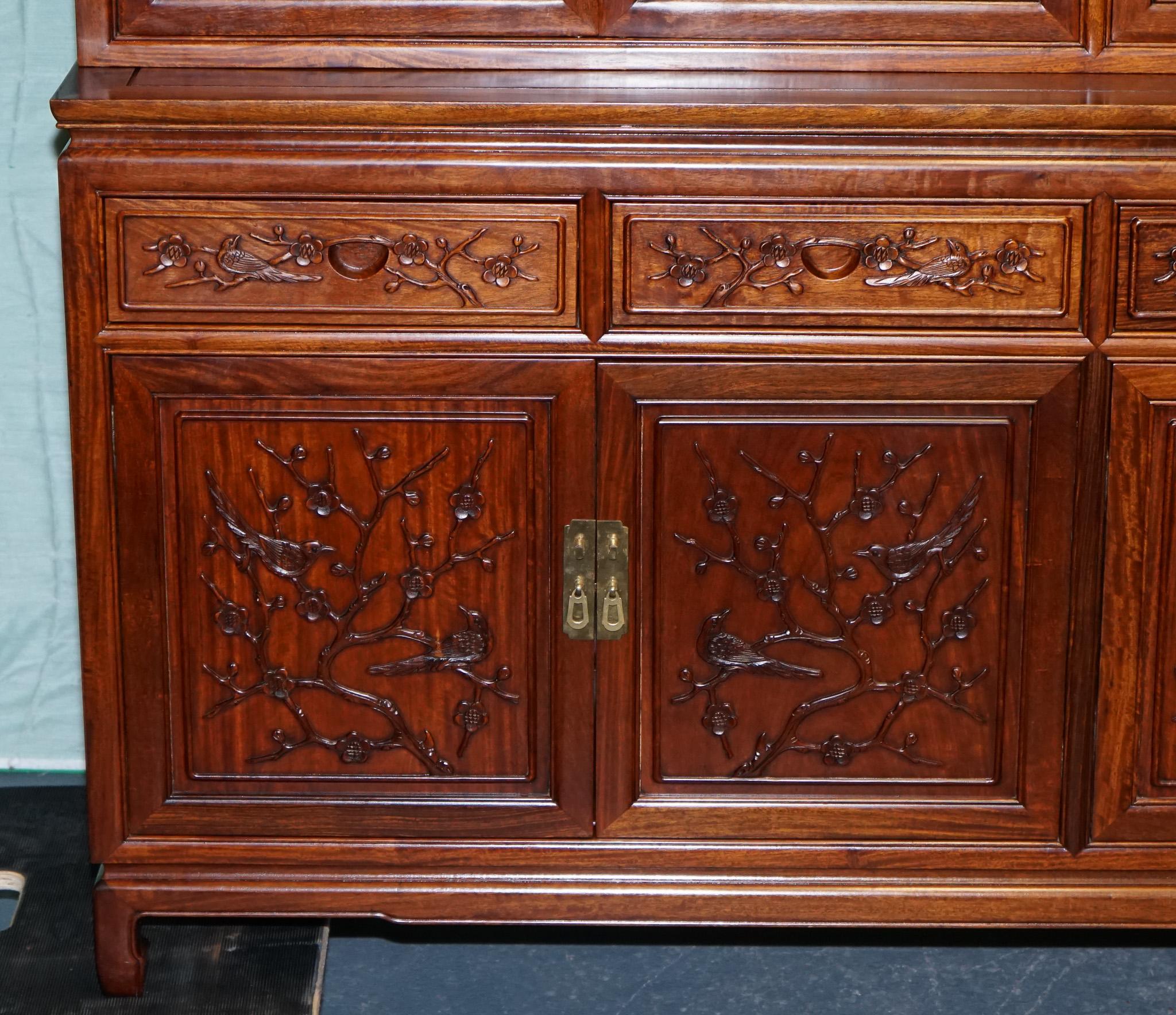 LARGE VINTAGE ORIENTAL CHINESE CARVED SOLID BOOKCASE DISPLAY CABINET WITH LiGHTS For Sale 11