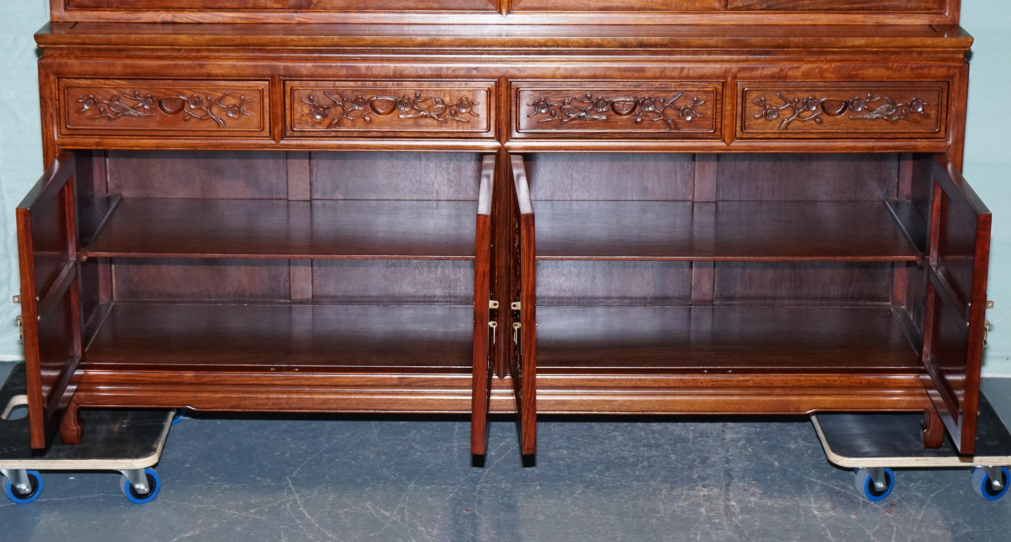LARGE VINTAGE ORIENTAL CHINESE CARVED SOLID BOOKCASE DISPLAY CABINET WITH LiGHTS For Sale 2