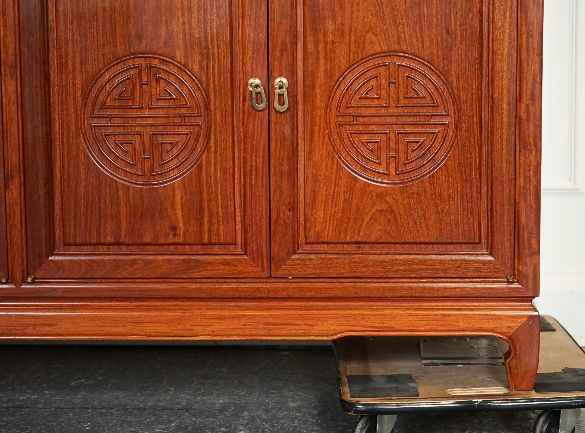 LARGE VINTAGE ORIENTAL CHINESE CARVED SOLID HARDWOOD BOOKCASE DISPLAY CABiNET 3
