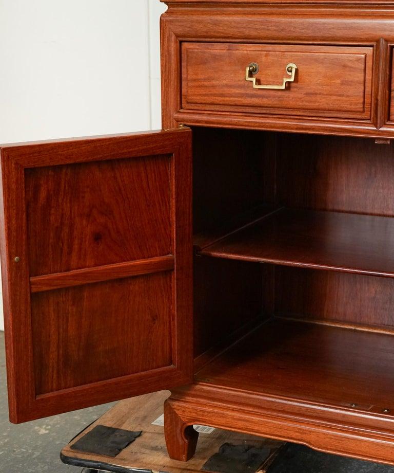 LARGE VINTAGE ORIENTAL CHINESE CARVED SOLID HARDWOOD BOOKCASE DISPLAY CABiNET For Sale 3