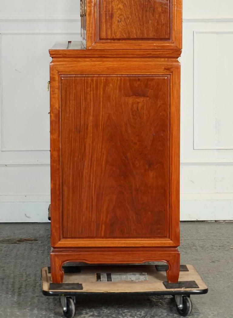 British LARGE VINTAGE ORIENTAL CHINESE CARVED SOLID HARDWOOD BOOKCASE DISPLAY CABiNET For Sale