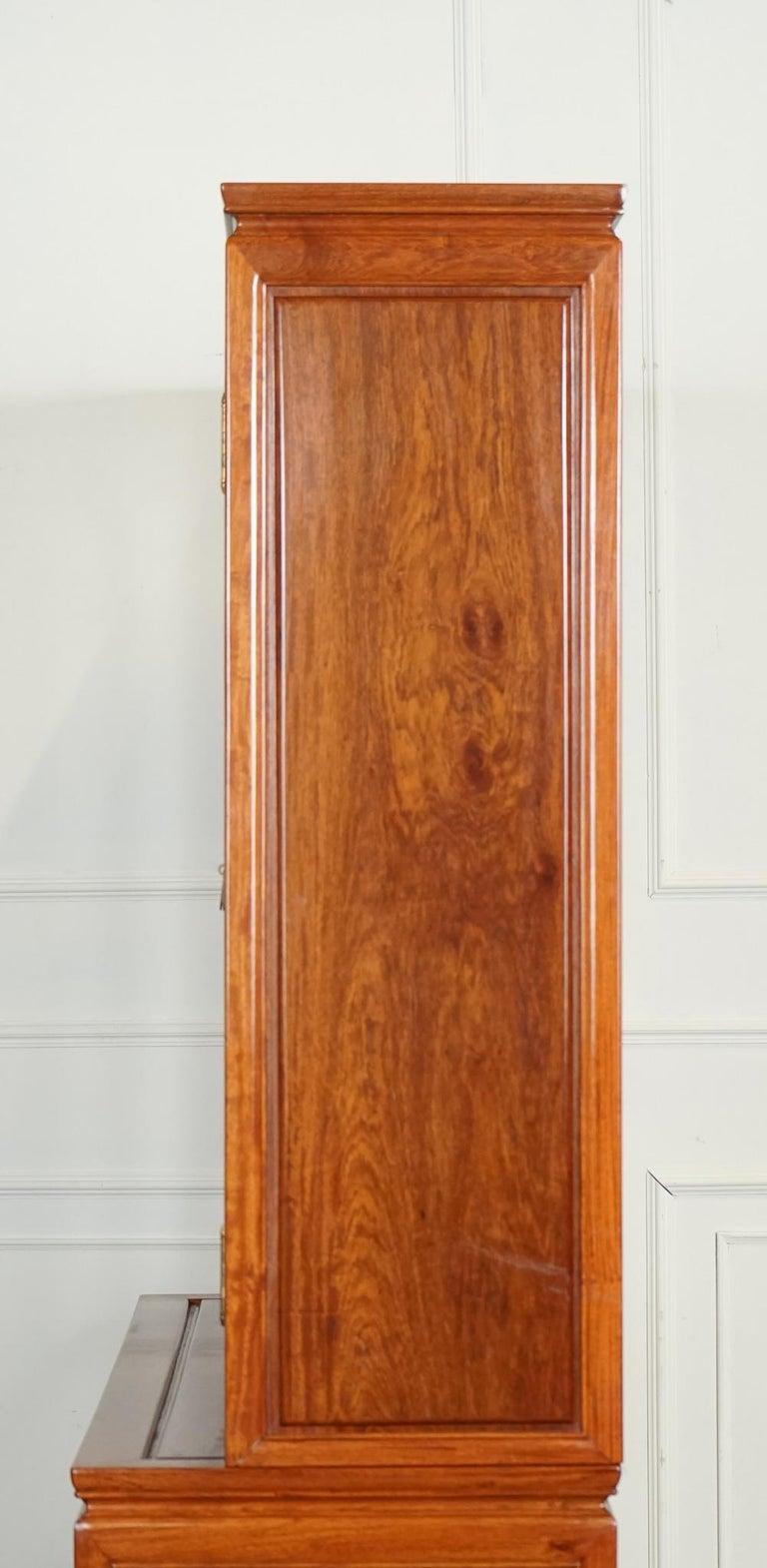 20th Century LARGE VINTAGE ORIENTAL CHINESE CARVED SOLID HARDWOOD BOOKCASE DISPLAY CABiNET For Sale