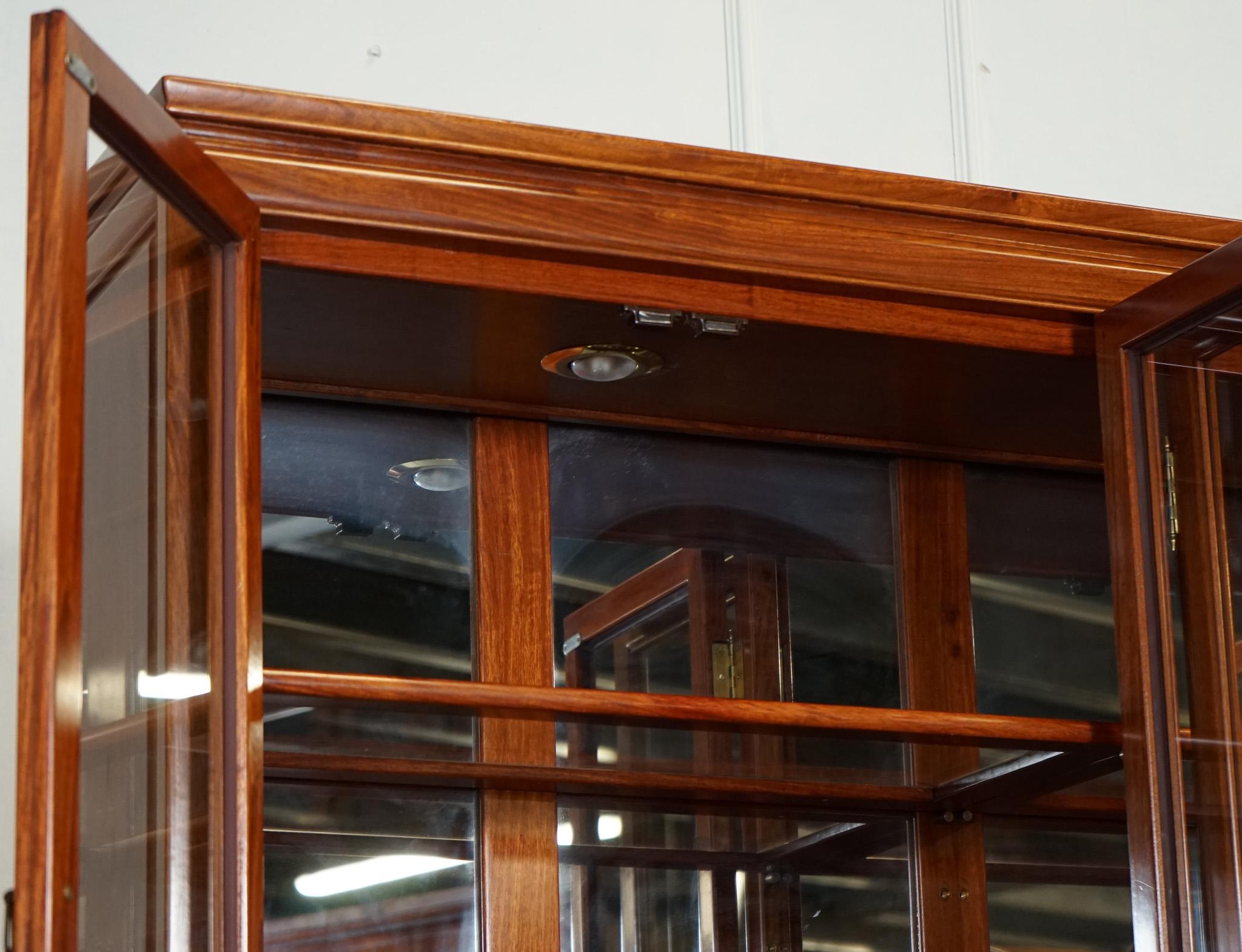 Hardwood LARGE VINTAGE ORIENTAL CHINESE CARVED SOLID HARDWOOD BOOKCASE DISPLAY CABiNET