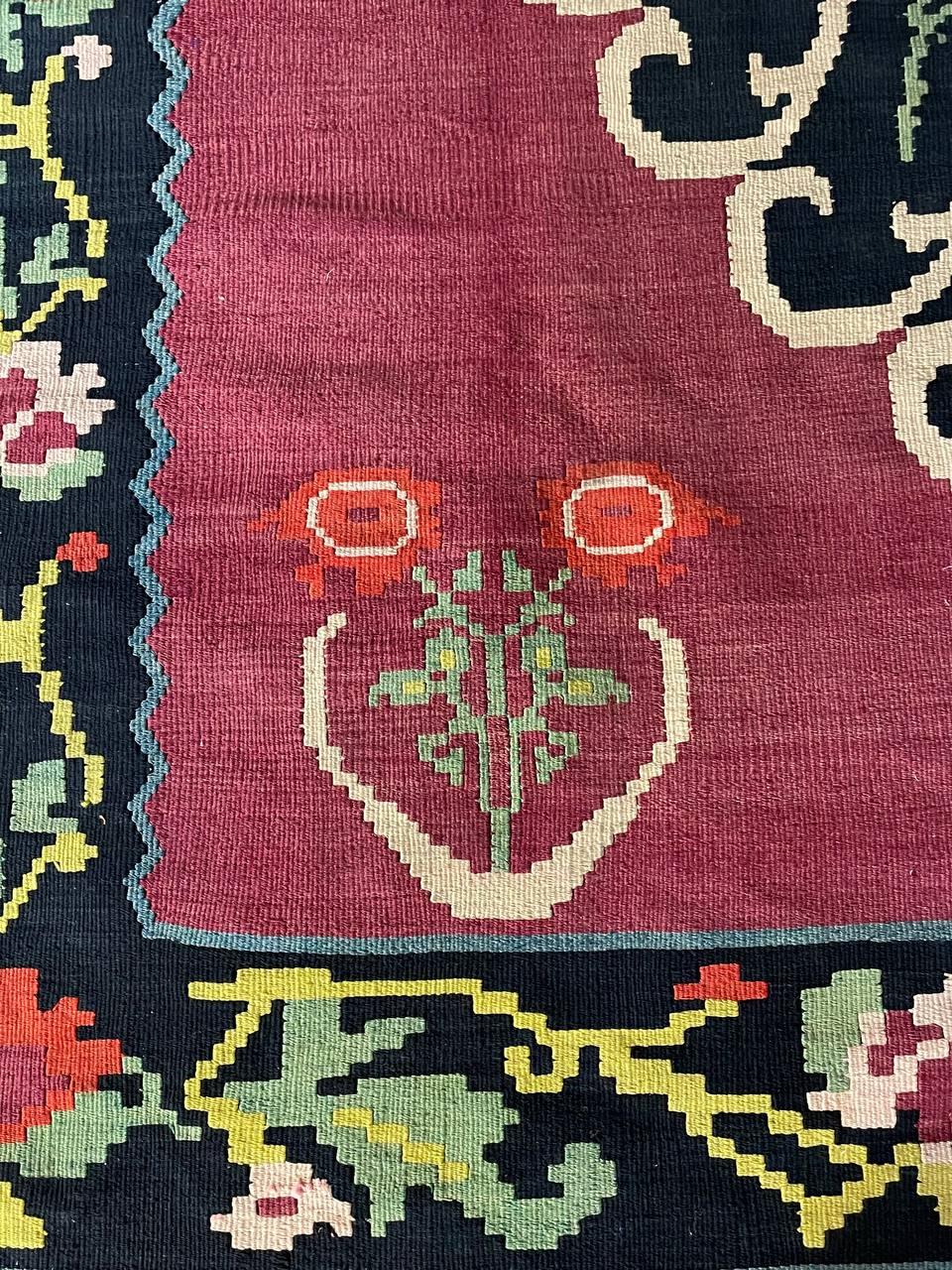 Großer orientalischer handgewebter Vintage-Kelim-Teppich aus Wolle (Mitte des 20. Jahrhunderts) im Angebot
