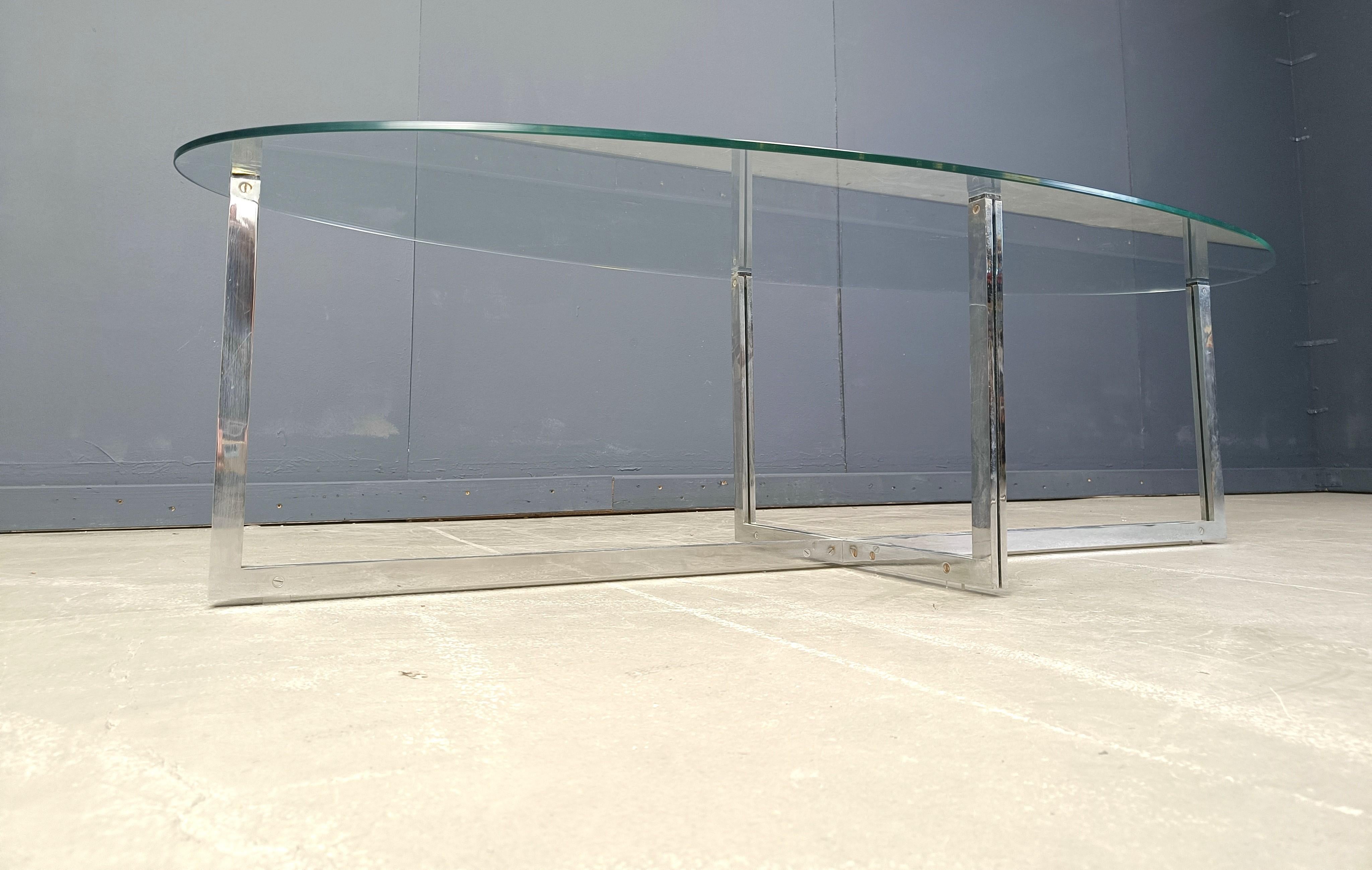 italien Grande table basse ovale vintage en verre et chrome, années 1970 en vente