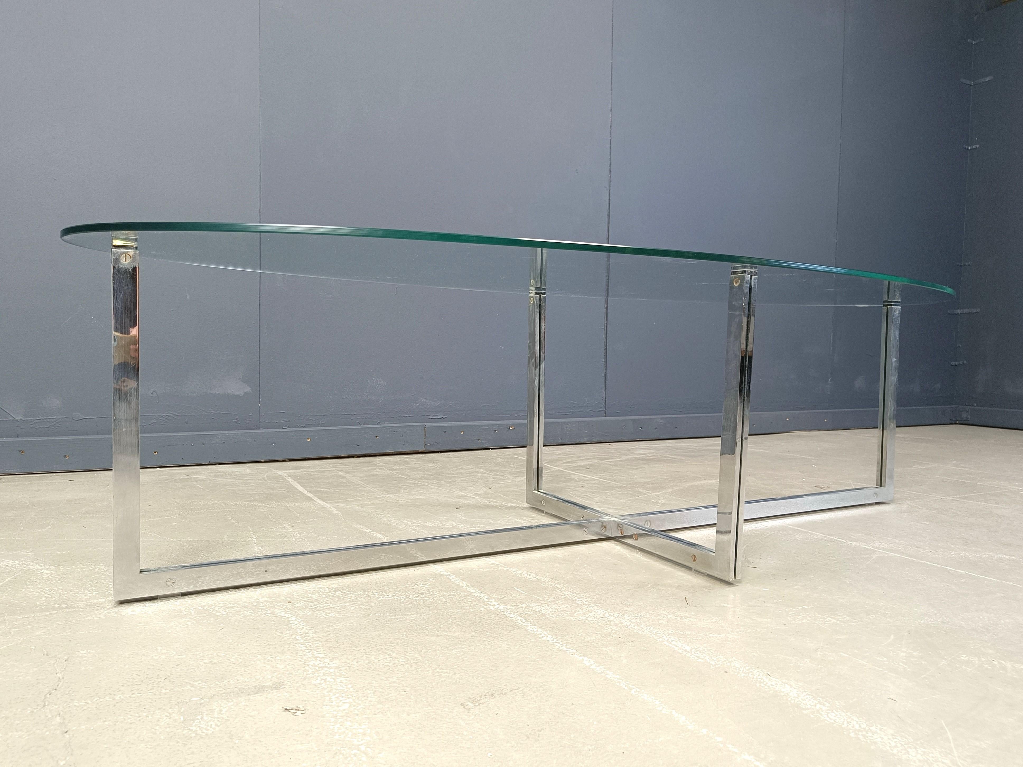 Grande table basse ovale vintage en verre et chrome, années 1970 Bon état - En vente à Leuven, Vlaams Gewest