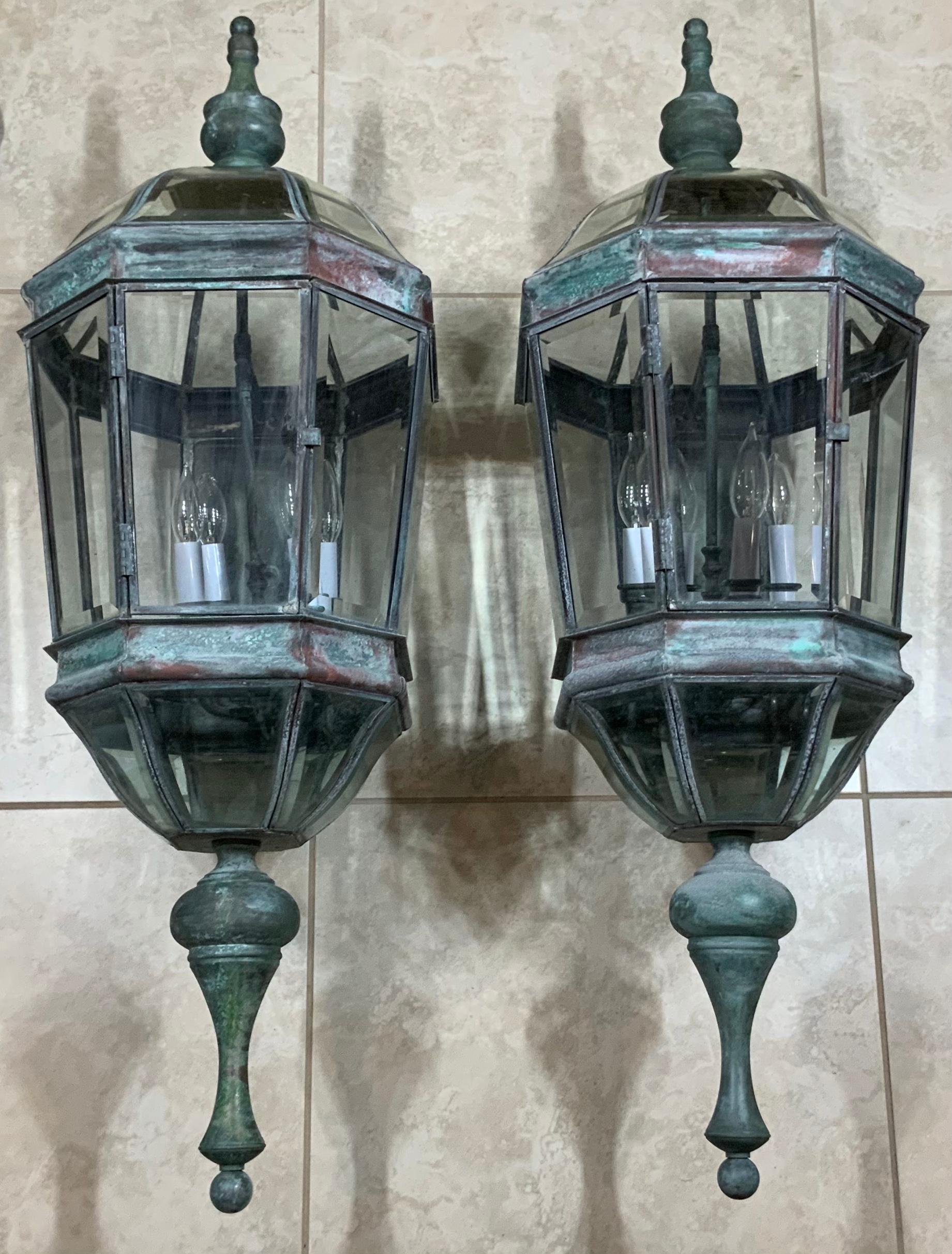 Large Vintage Pair of Handcrafted Wall-Mounted Brass Lantern In Good Condition In Delray Beach, FL