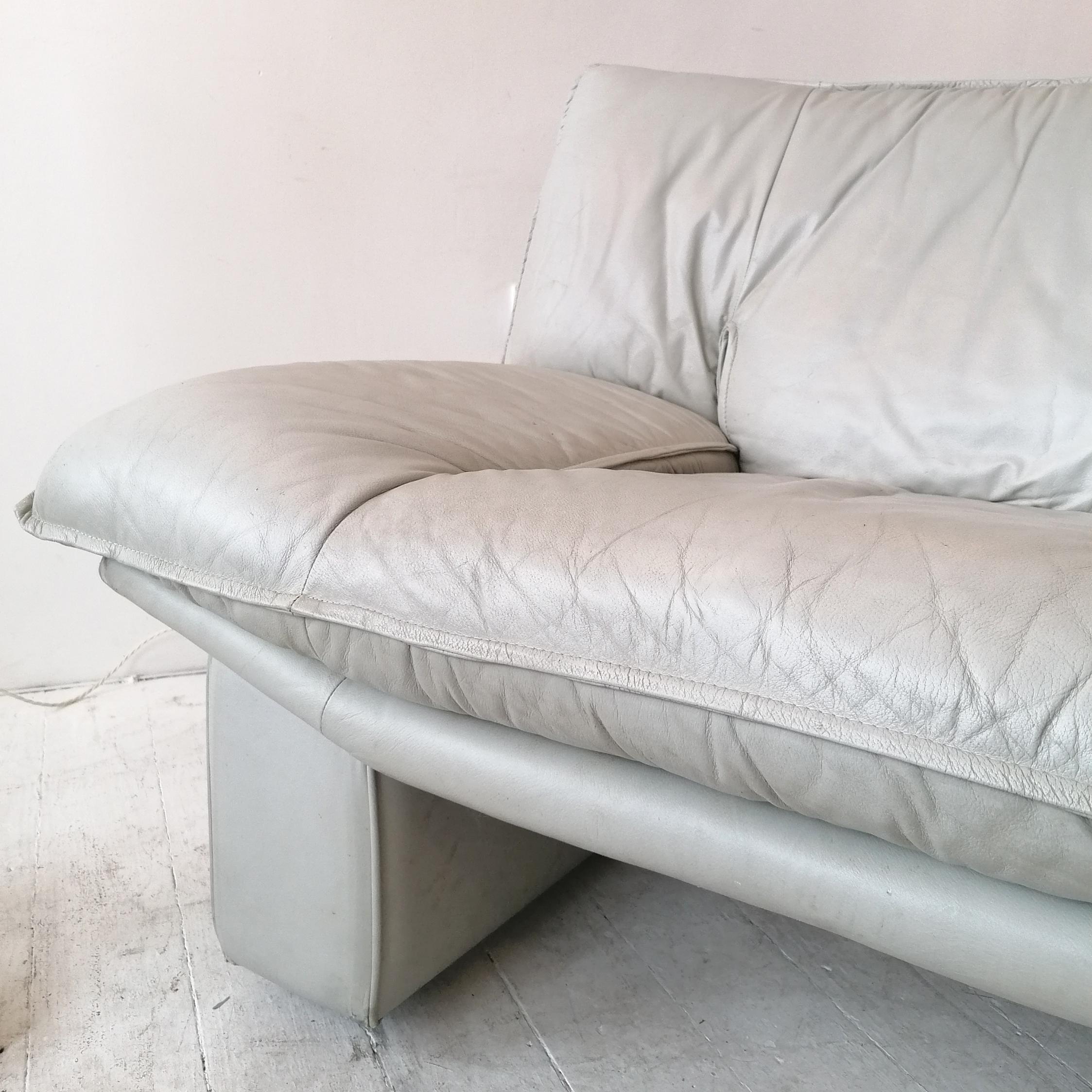Large Vintage Pale Grey Leather Armchair by Nicoletti Salotti, Italy, 1980s 3