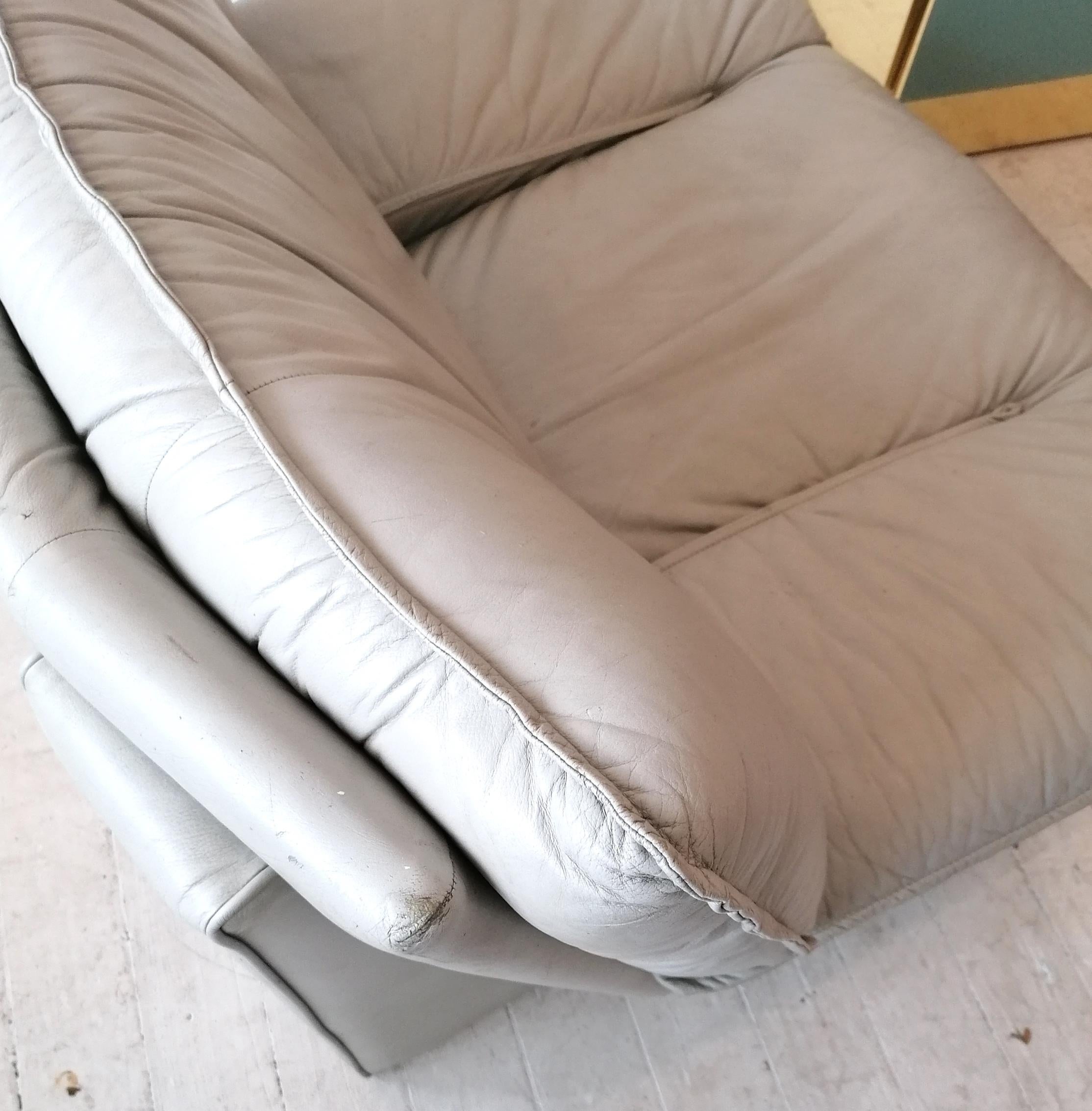 Late 20th Century Large Vintage Pale Grey Leather Armchair by Nicoletti Salotti, Italy, 1980s
