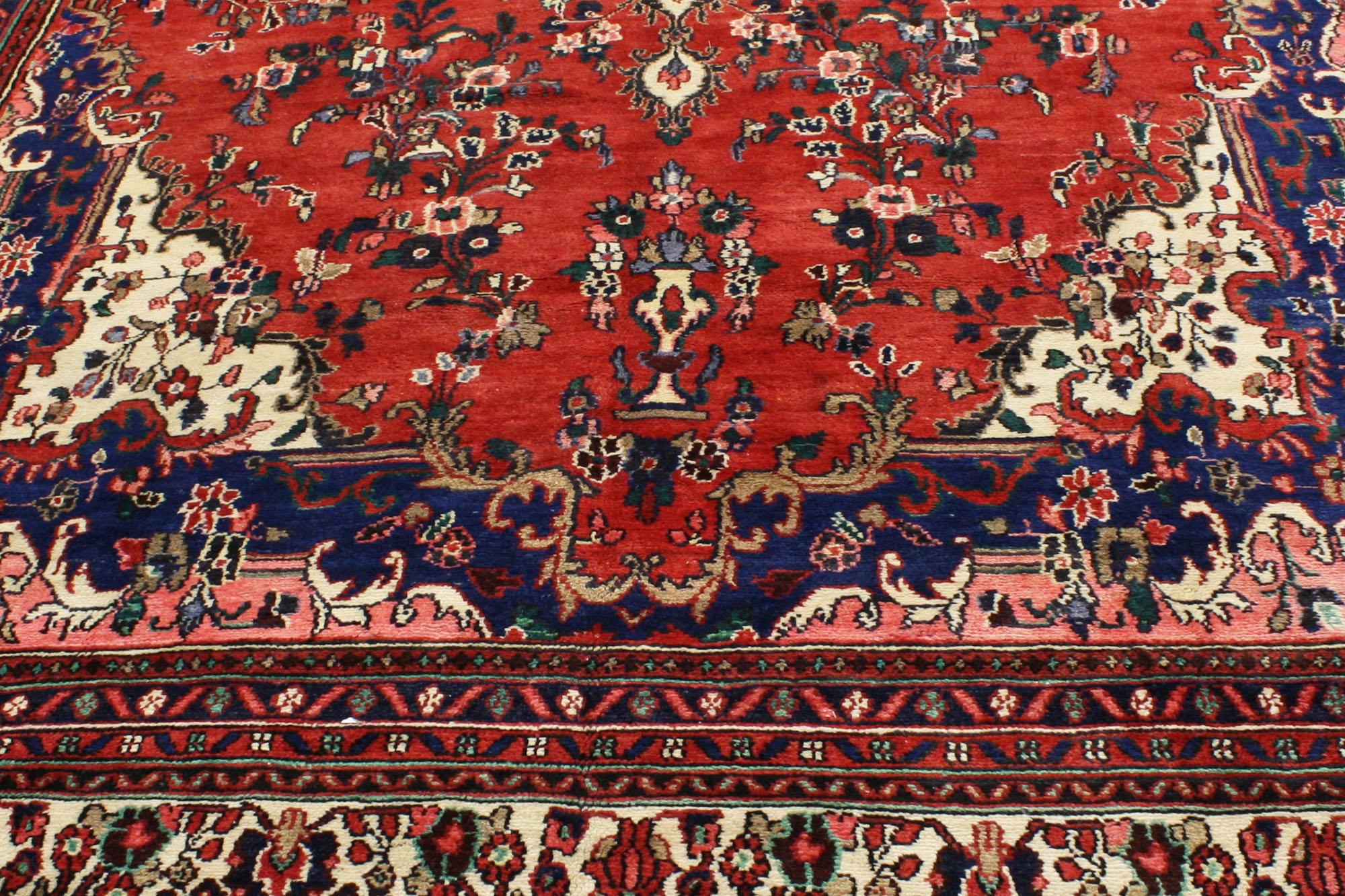 Large Vintage Persian Hamadan Rug, Timeless Elegance Meets Victorian Charm  In Good Condition For Sale In Dallas, TX