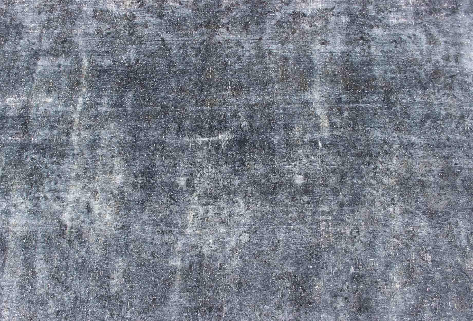 Großer persischer:: durchgefärbter Galerieteppich in dunkelblauen und grauen Tönen im Angebot 5