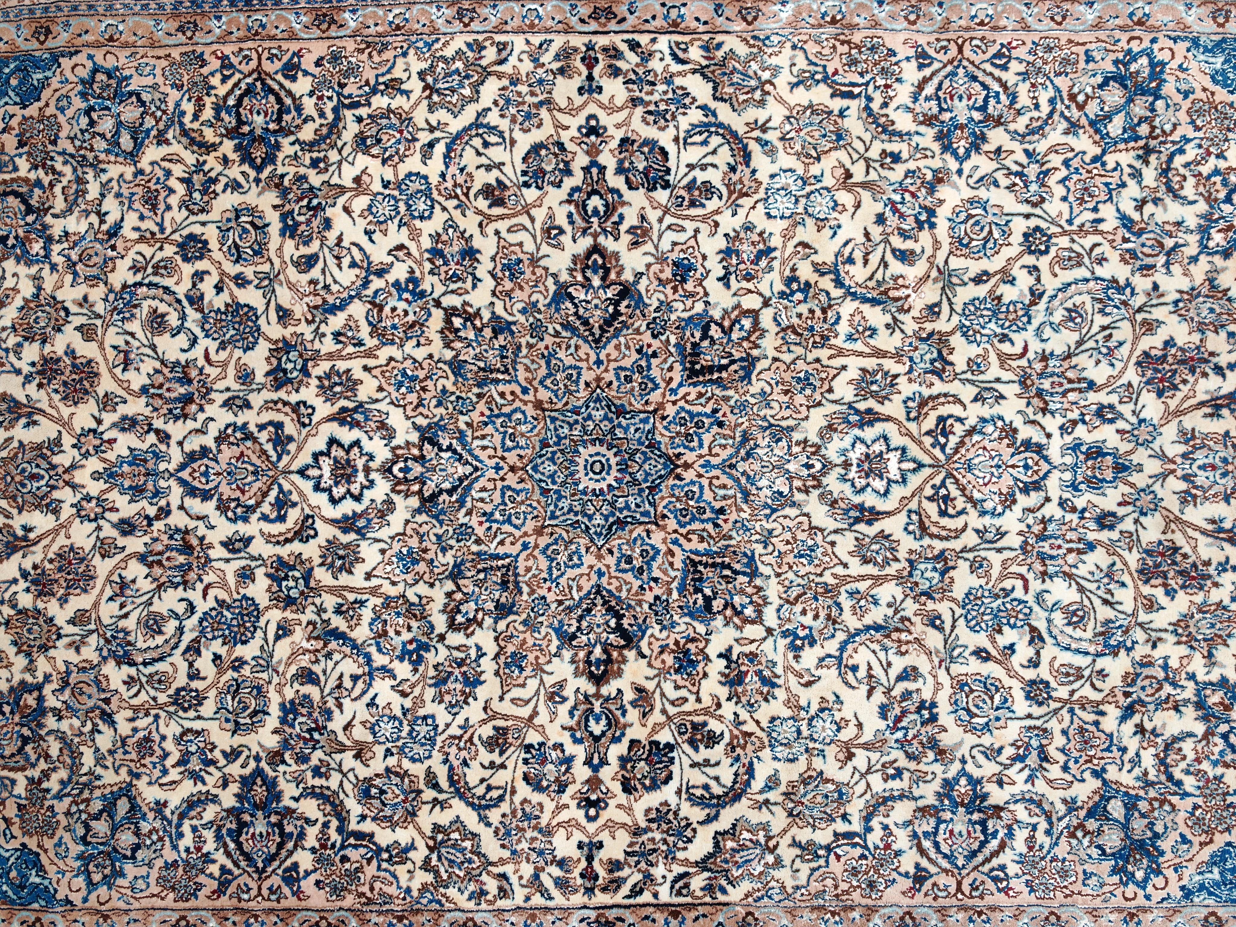 Large Vintage Persian Rug, Nain, wool with silk accent, hand-woven in the 1940s in vendita 3