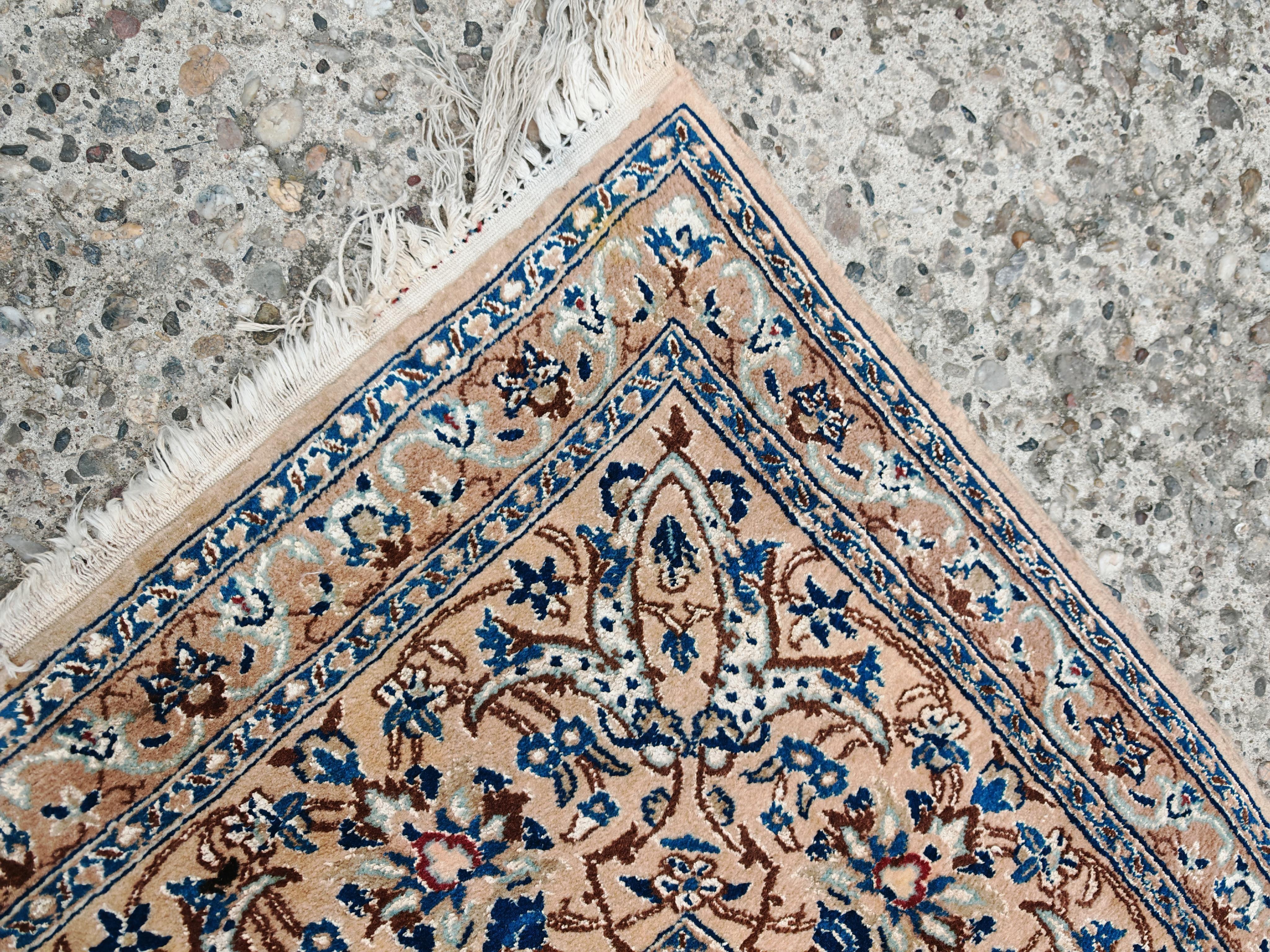 Asia occidentale Large Vintage Persian Rug, Nain, wool with silk accent, hand-woven in the 1940s in vendita