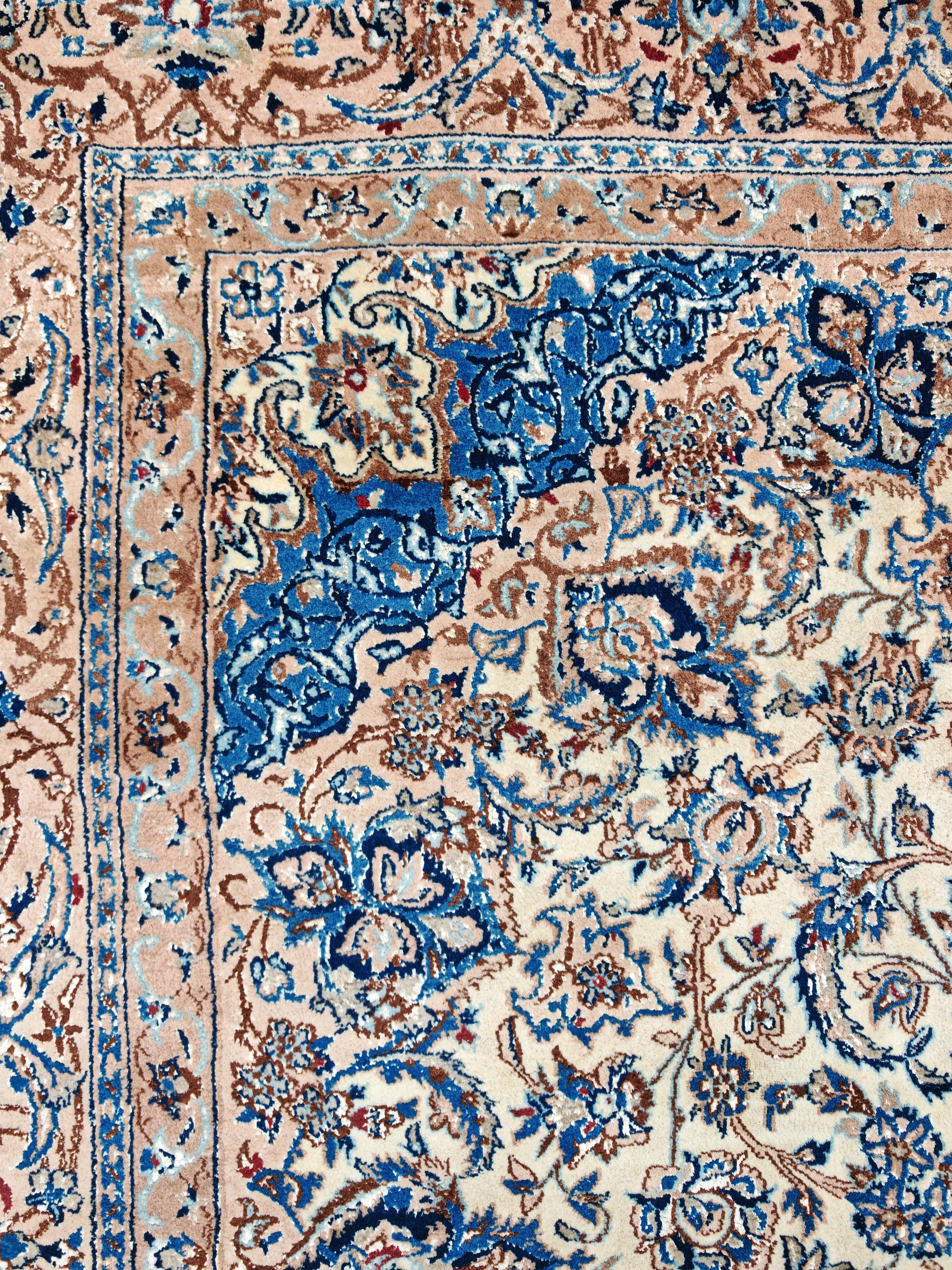 Large Vintage Persian Rug, Nain, wool with silk accent, hand-woven in the 1940s in vendita 1