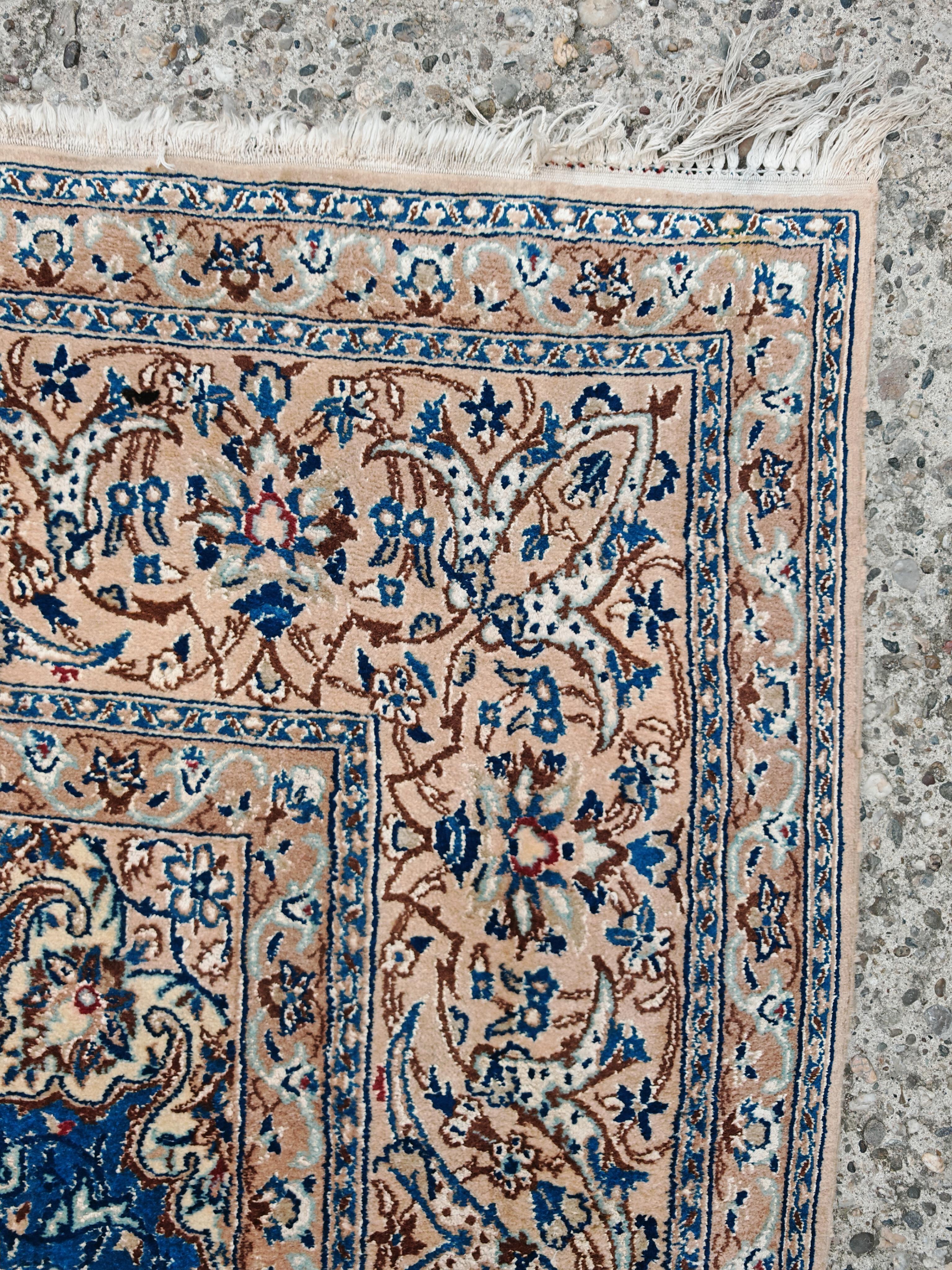 Large Vintage Persian Rug, Nain, wool with silk accent, hand-woven in the 1940s in vendita 2