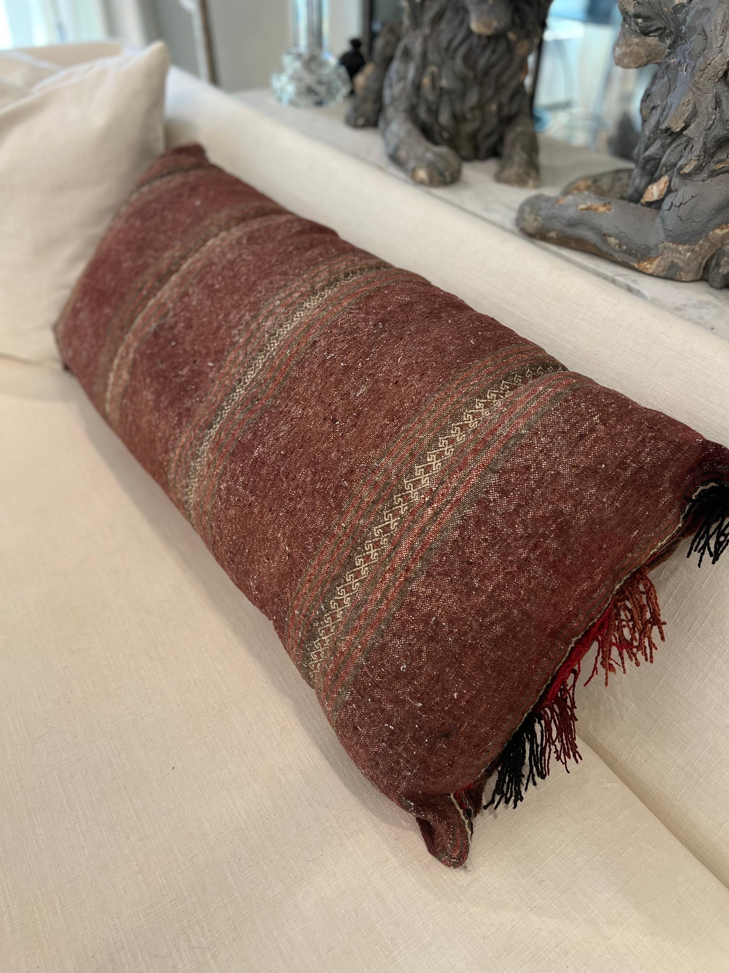 Großes Vintage-Kissen aus antikem Yamud-Teppich Fragrant/Kelim (Wolle) im Angebot