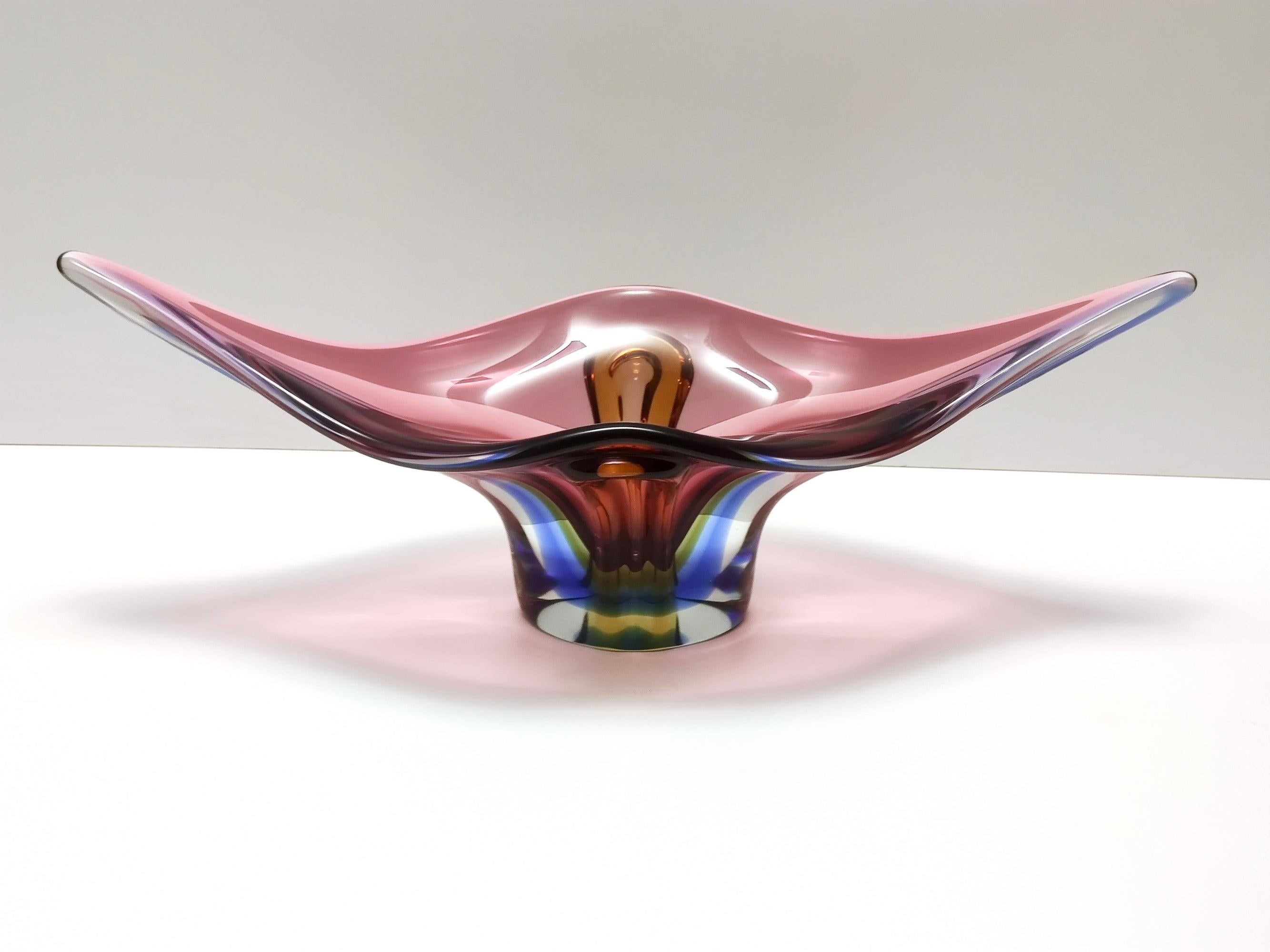 Milieu du XXe siècle Grand bol ou centre de table en verre Sommerso rose vintage attribué à Flavio Poli Italie en vente