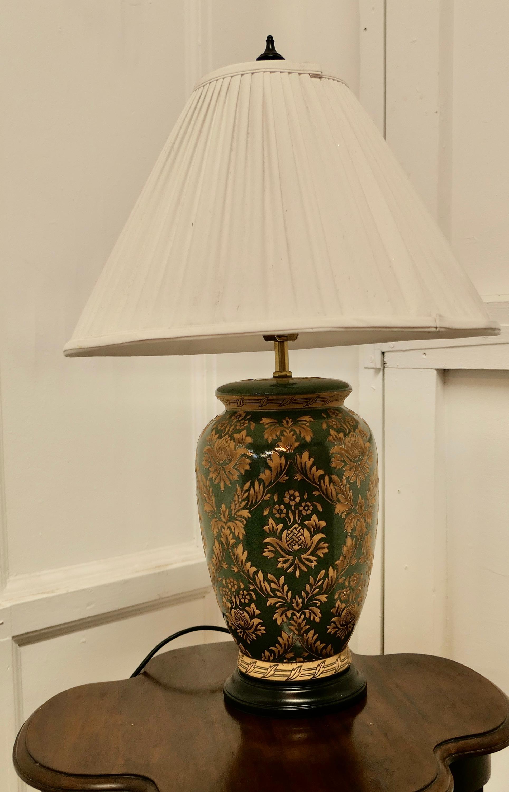 Large Vintage Porcelain vase lamp, Chintz Design.


A lovely vintage piece and it comes with a pleated linen shade.
Each side of the vase has a cartouche with flowers.
The lamp is decorated with a chintz brocade design. 
The lamp is in good