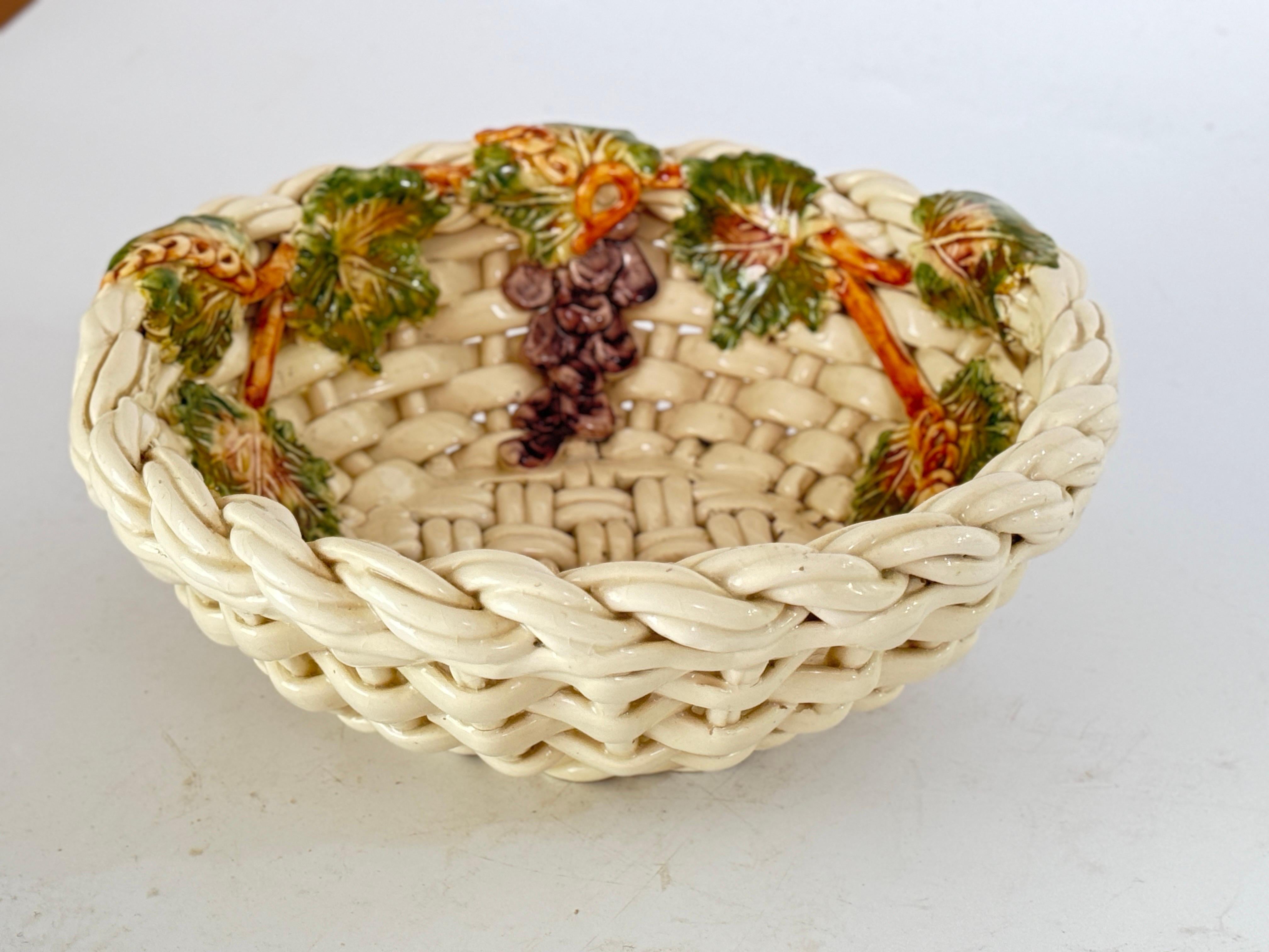 Grande ciotola da tavola in maiolica portoghese d'epoca, centrotavola da frutta in vendita 2
