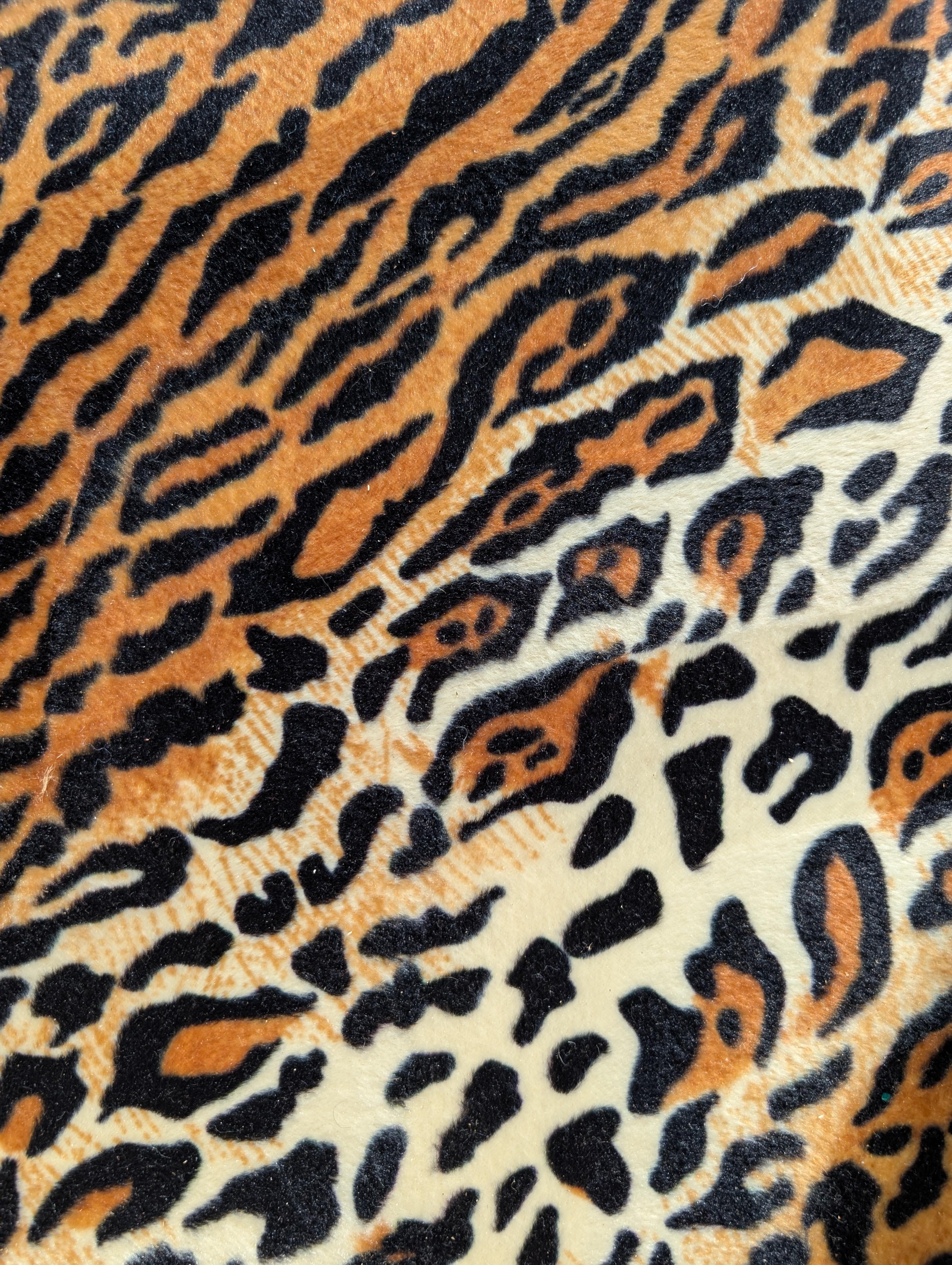 Grande divano postmoderno vintage con stampa leopardata, USA anni '80 in vendita 3
