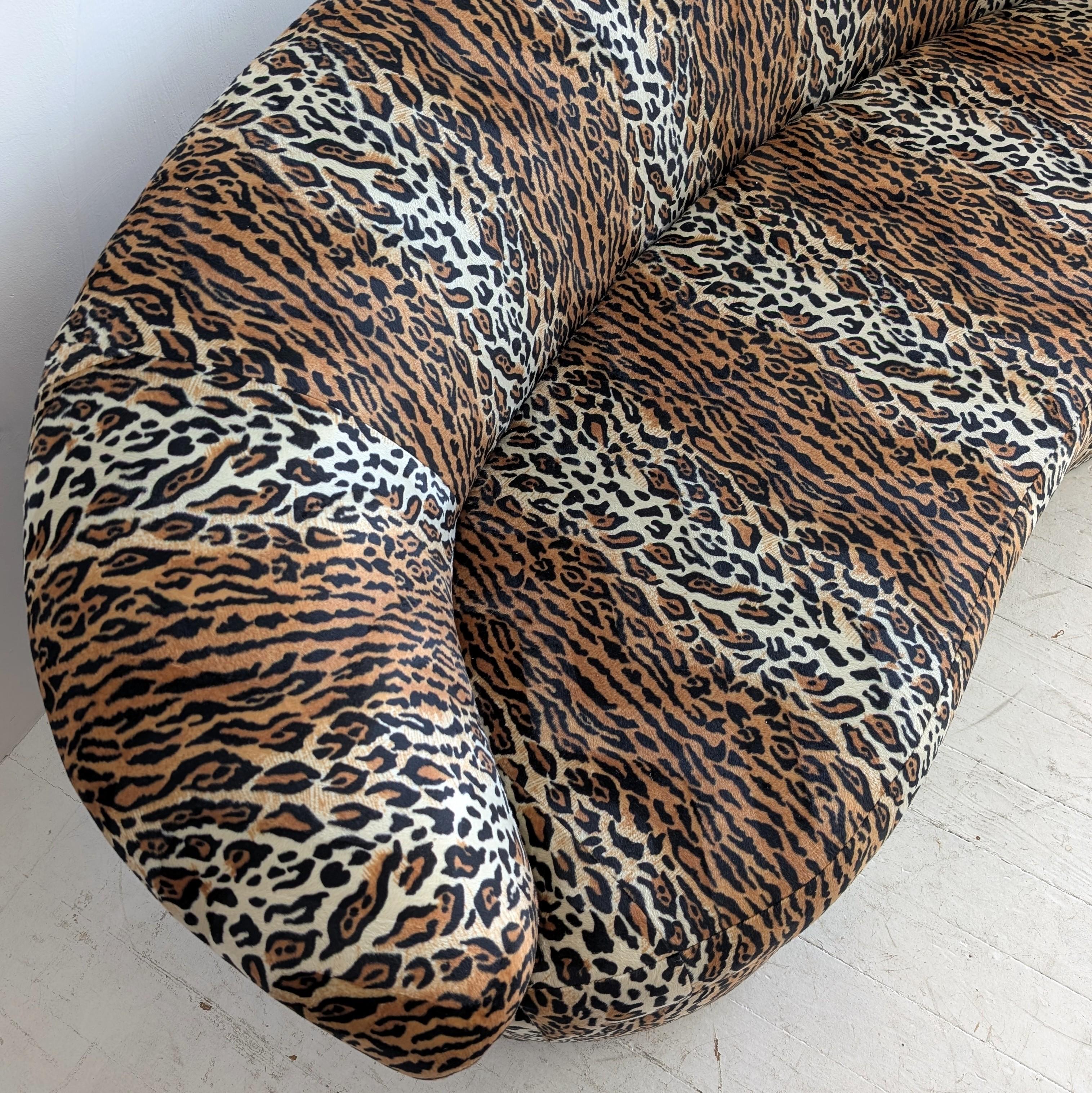 Grande divano postmoderno vintage con stampa leopardata, USA anni '80 in vendita 5